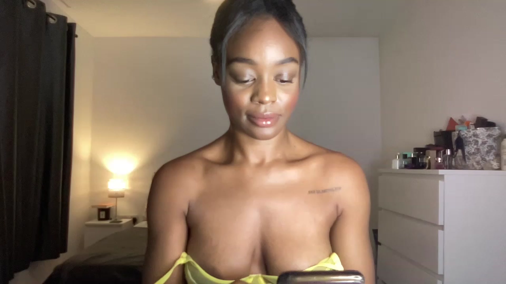 Gallery image thumbnail from SweetXEbony1's myfreecams stream on, 06/06/2023, 23:01 image 16 of 20