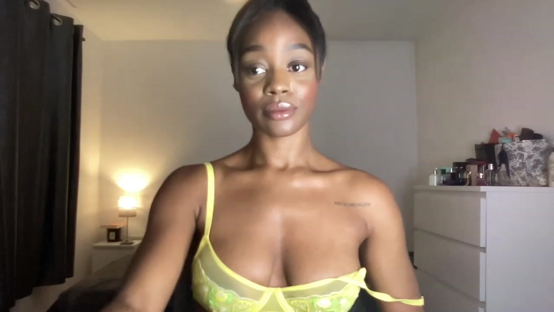 Gallery image thumbnail from SweetXEbony1's myfreecams stream on, 06/06/2023, 23:01 image 1 of 20