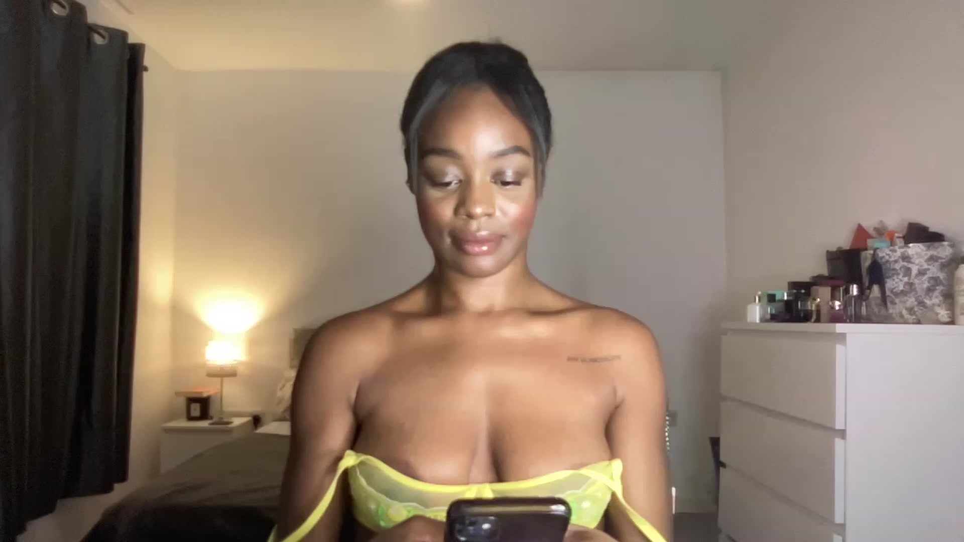 Gallery image thumbnail from SweetXEbony1's myfreecams stream on, 06/06/2023, 23:01 image 14 of 20