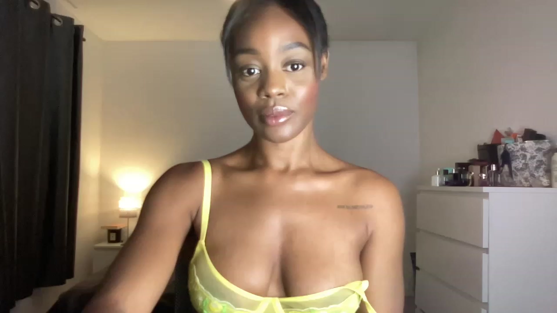 Gallery image thumbnail from SweetXEbony1's myfreecams stream on, 06/06/2023, 23:01 image 3 of 20