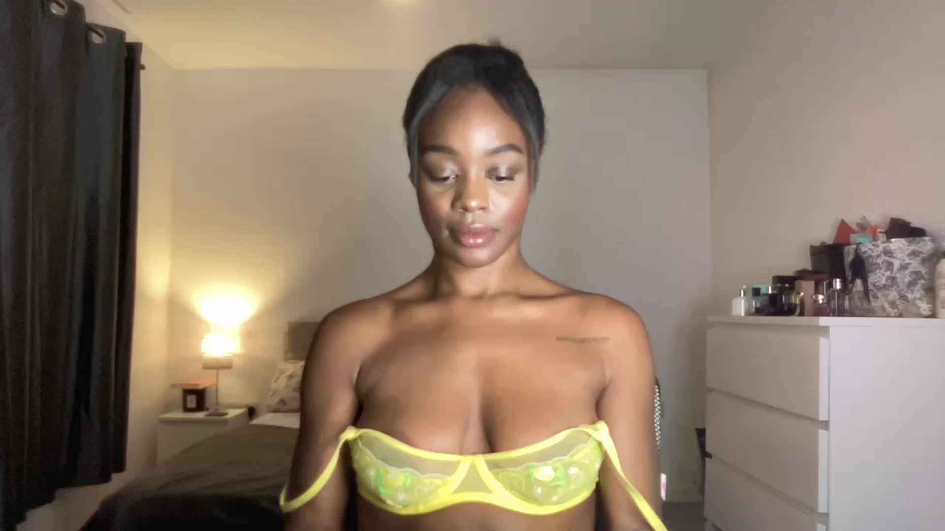 Gallery image thumbnail from SweetXEbony1's myfreecams stream on, 06/06/2023, 23:01 image 9 of 20