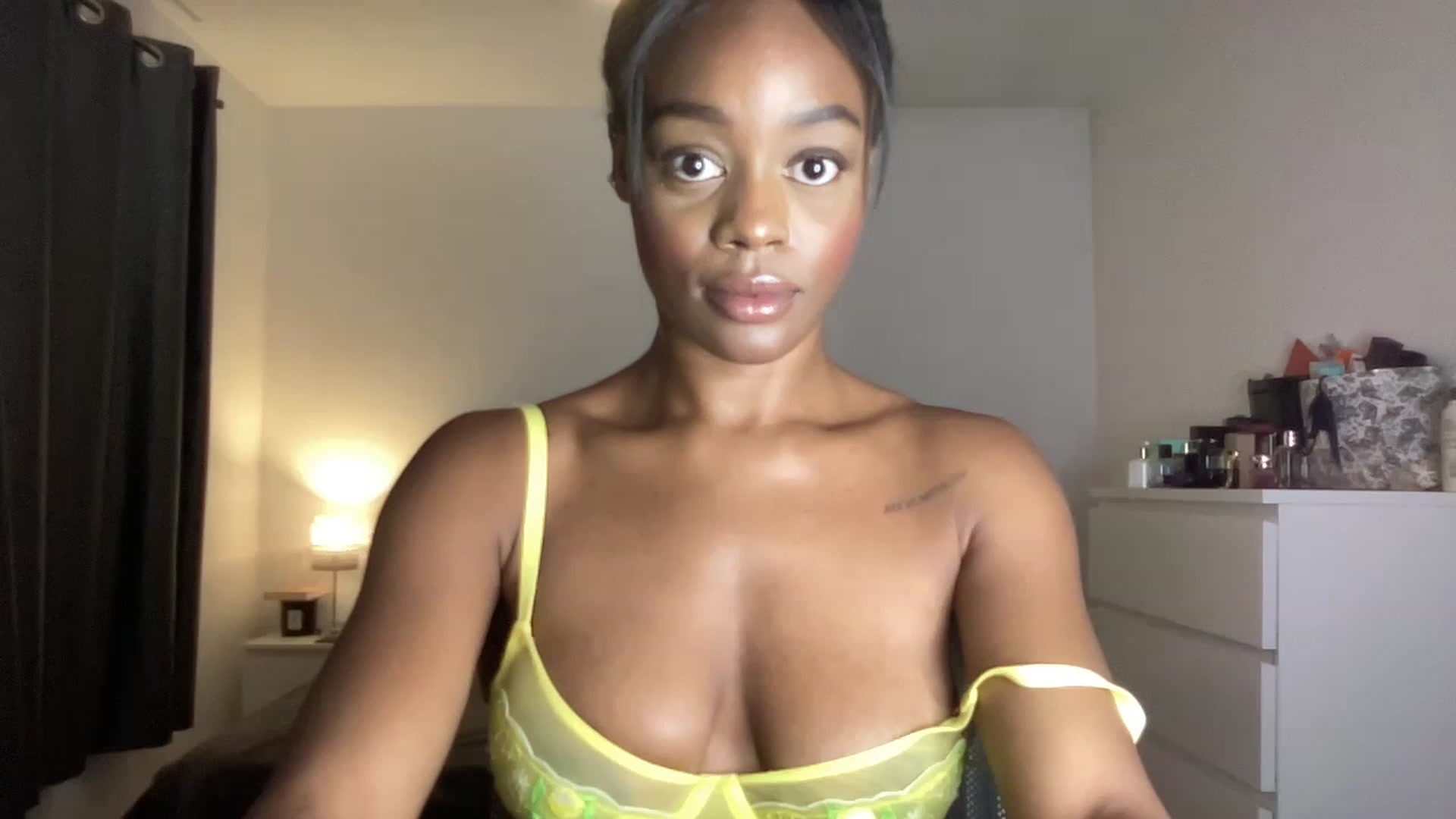 Gallery image thumbnail from SweetXEbony1's myfreecams stream on, 06/06/2023, 23:01 image 5 of 20