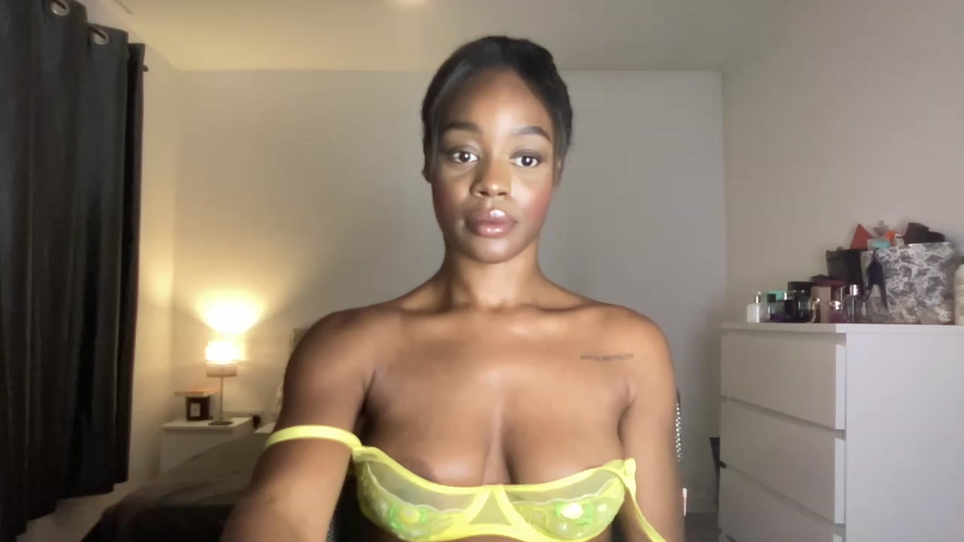 Gallery image thumbnail from SweetXEbony1's myfreecams stream on, 06/06/2023, 23:01 image 12 of 20