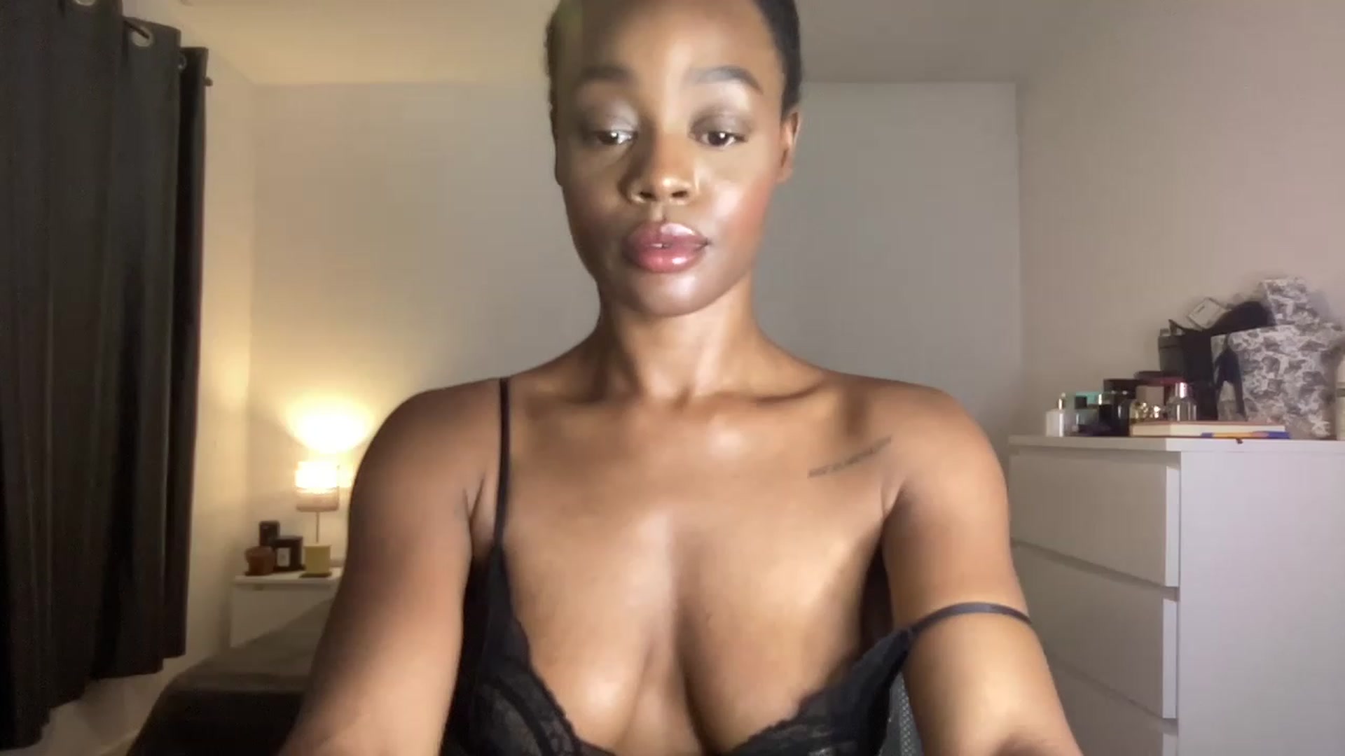 Gallery image thumbnail from SweetXEbony1's myfreecams stream on, 06/14/2023, 22:13 image 5 of 20