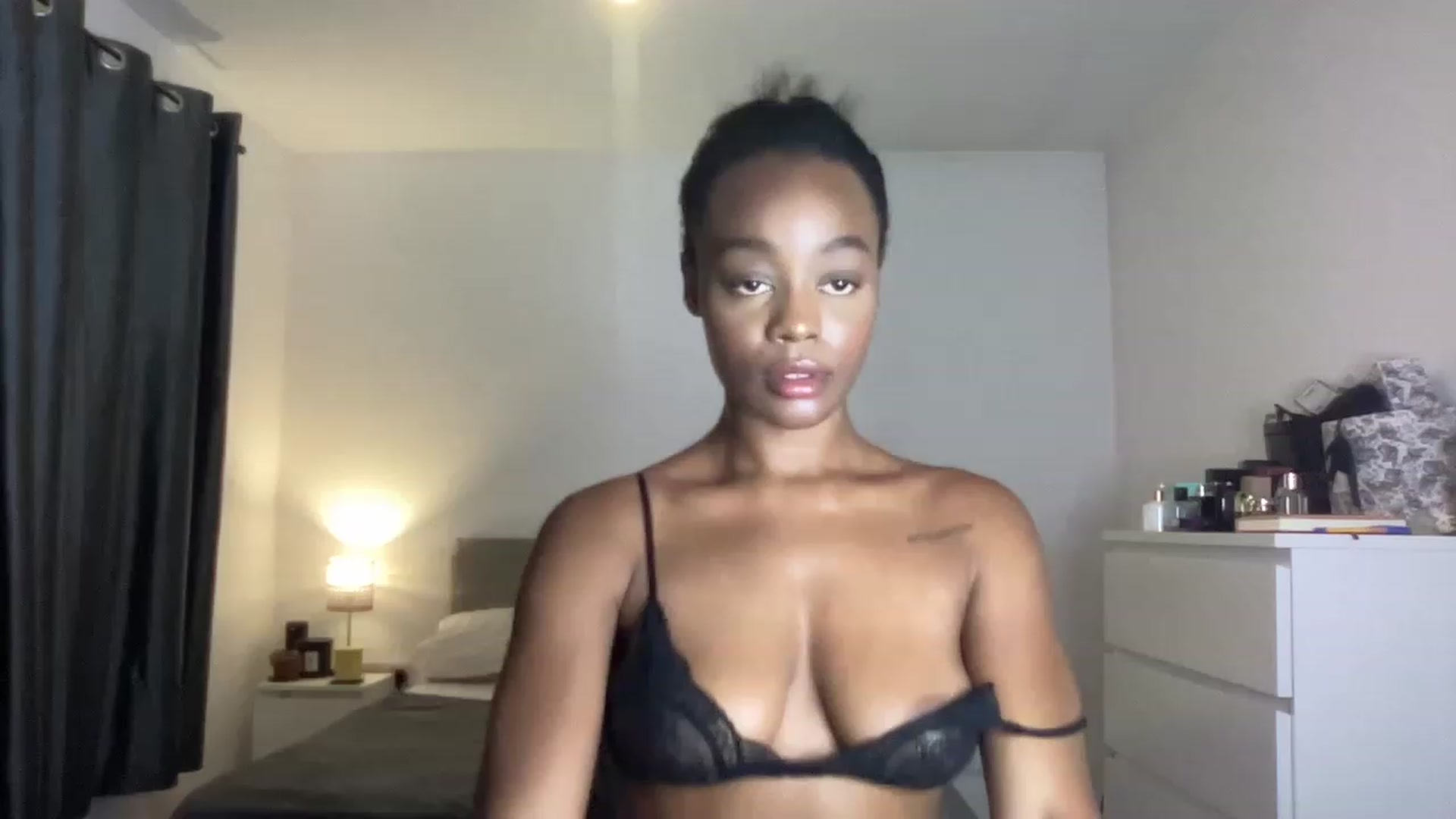 Gallery image thumbnail from SweetXEbony1's myfreecams stream on, 06/14/2023, 22:13 image 14 of 20