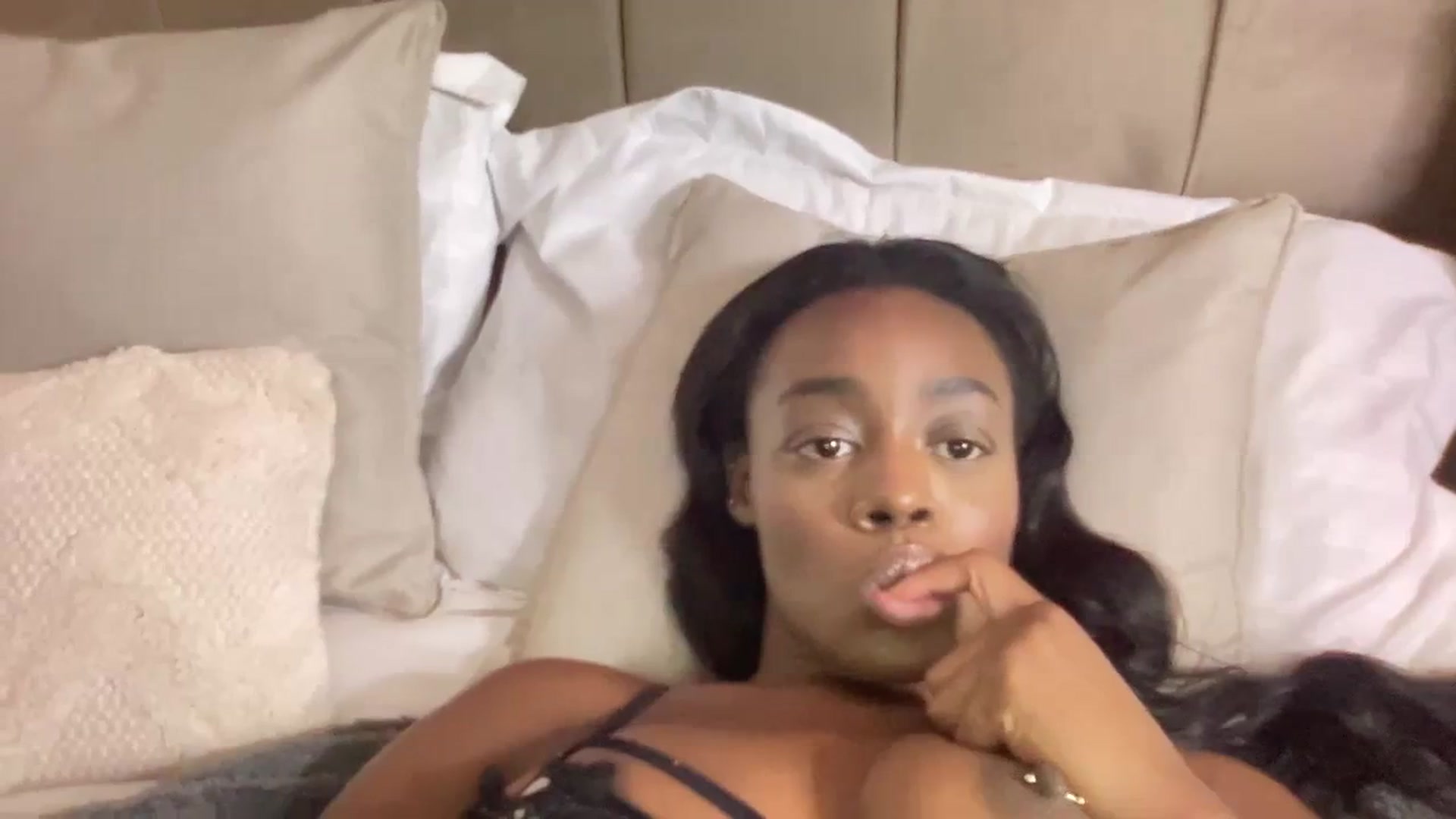 Gallery image thumbnail from SweetXEbony1's myfreecams stream on, 10/10/2023, 01:37 image 18 of 20