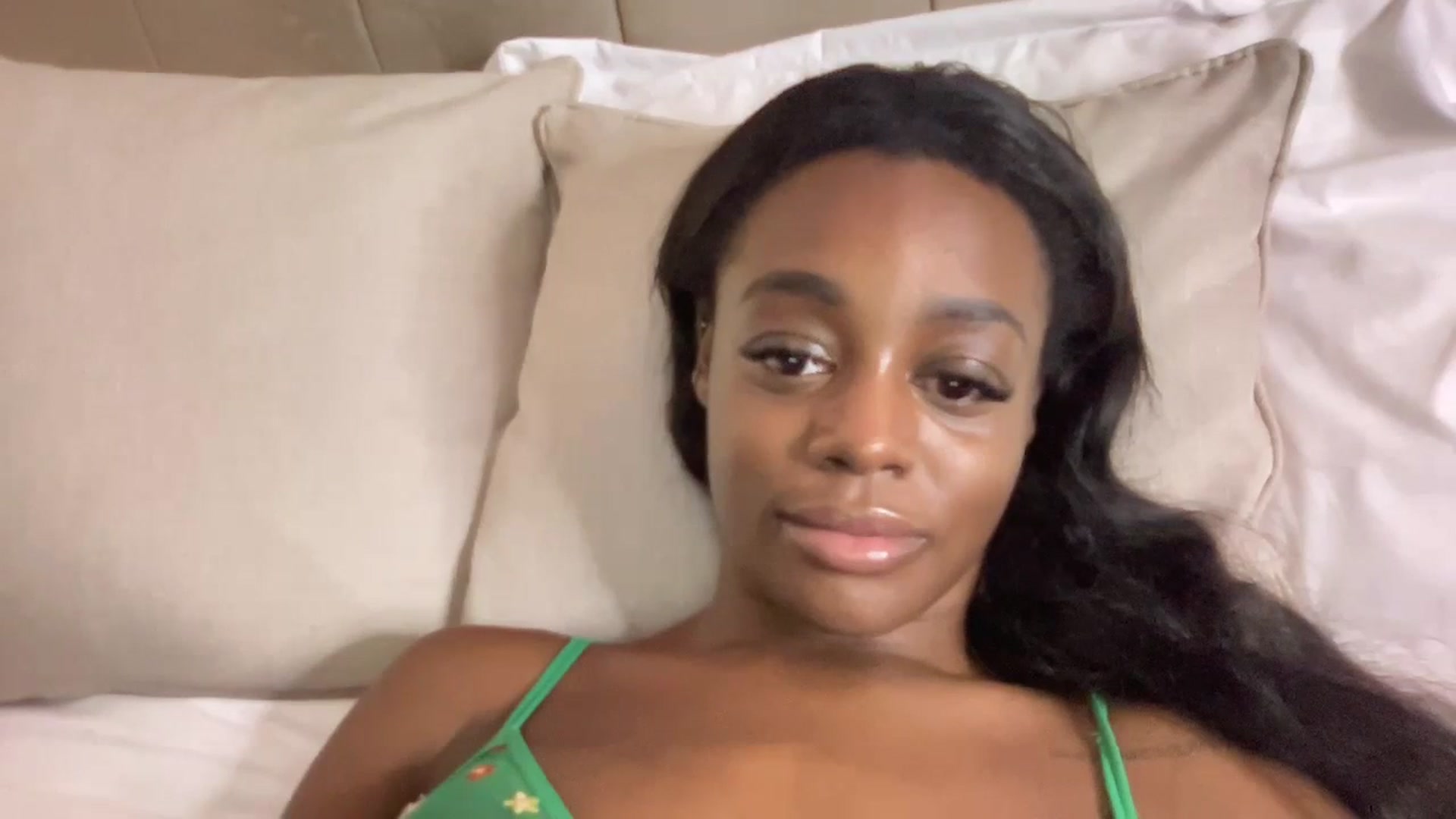 Gallery image thumbnail from SweetXEbony1's myfreecams stream on, 10/19/2023, 01:18 image 9 of 20