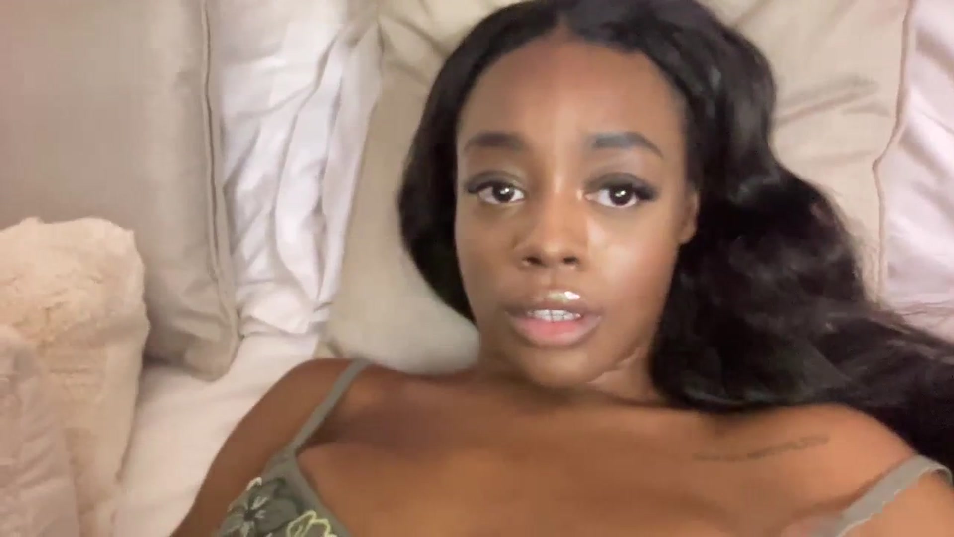 Gallery image thumbnail from SweetXEbony1's myfreecams stream on, 10/23/2023, 23:19 image 14 of 20