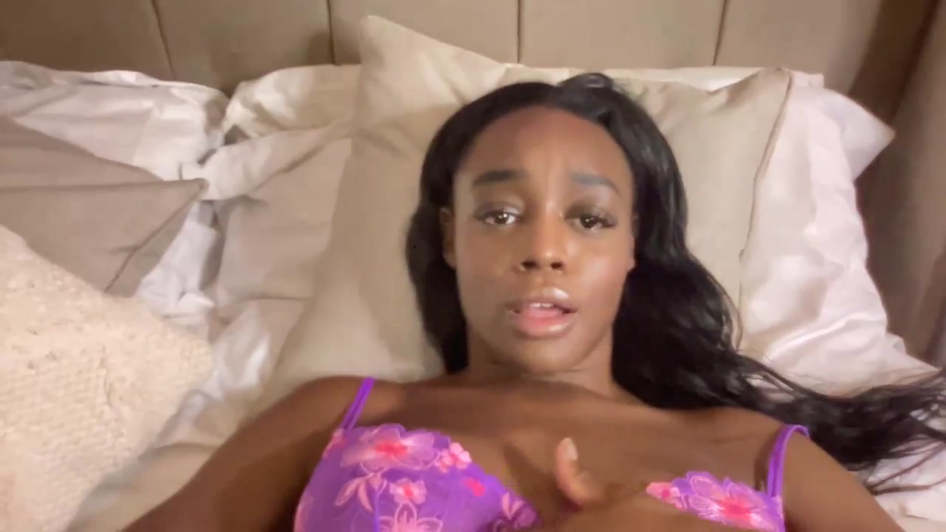 Gallery image thumbnail from SweetXEbony1's myfreecams stream on, 11/03/2023, 01:16 image 13 of 20