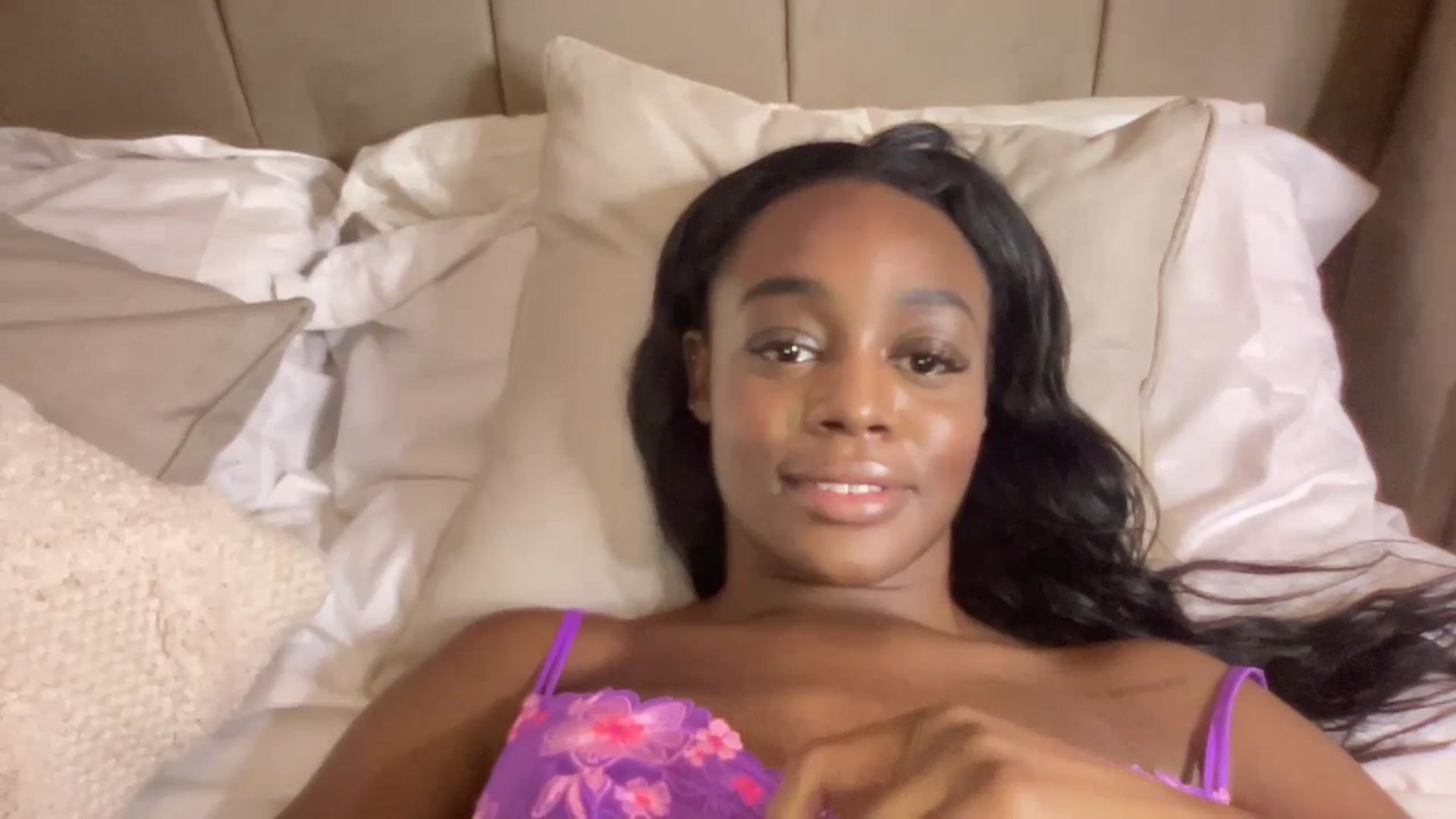 Gallery image thumbnail from SweetXEbony1's myfreecams stream on, 11/03/2023, 01:16 image 15 of 20