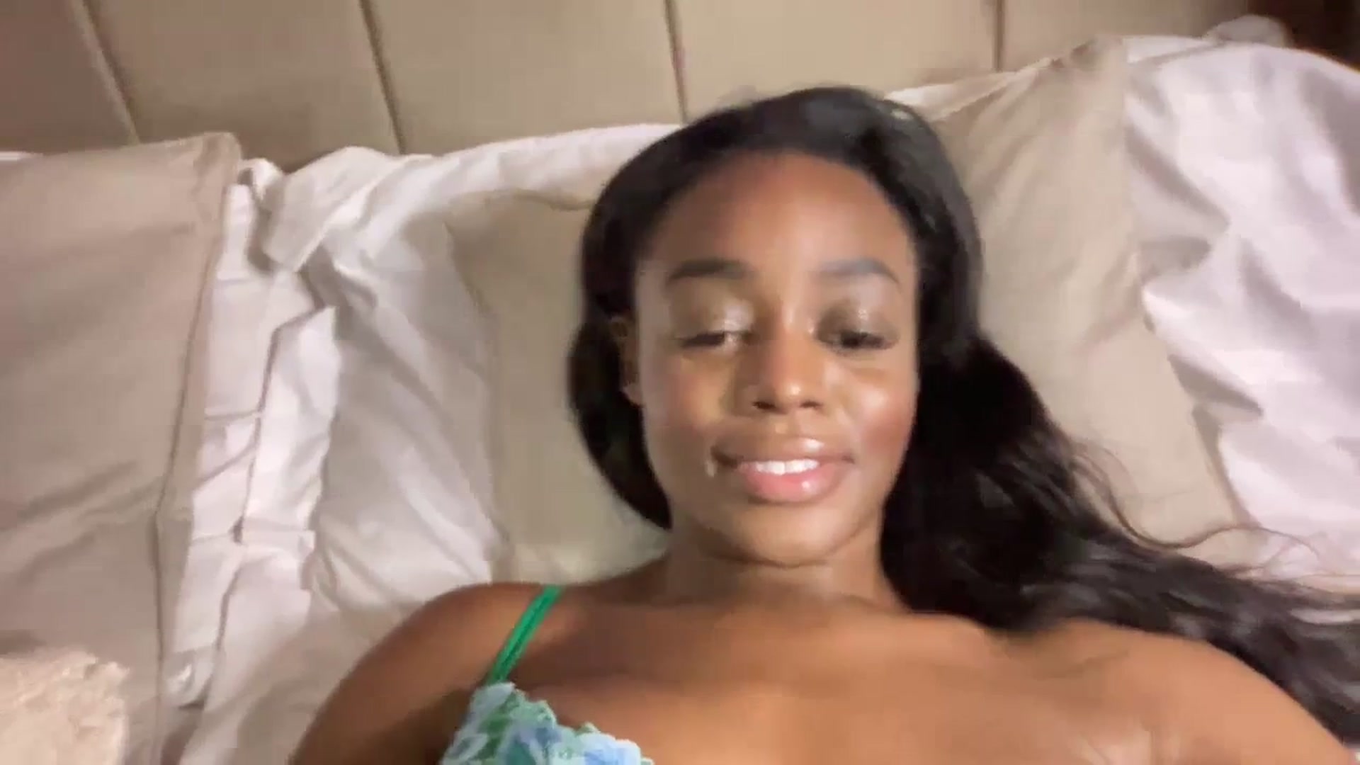 Gallery image thumbnail from SweetXEbony1's myfreecams stream on, 11/08/2023, 03:53 image 4 of 20