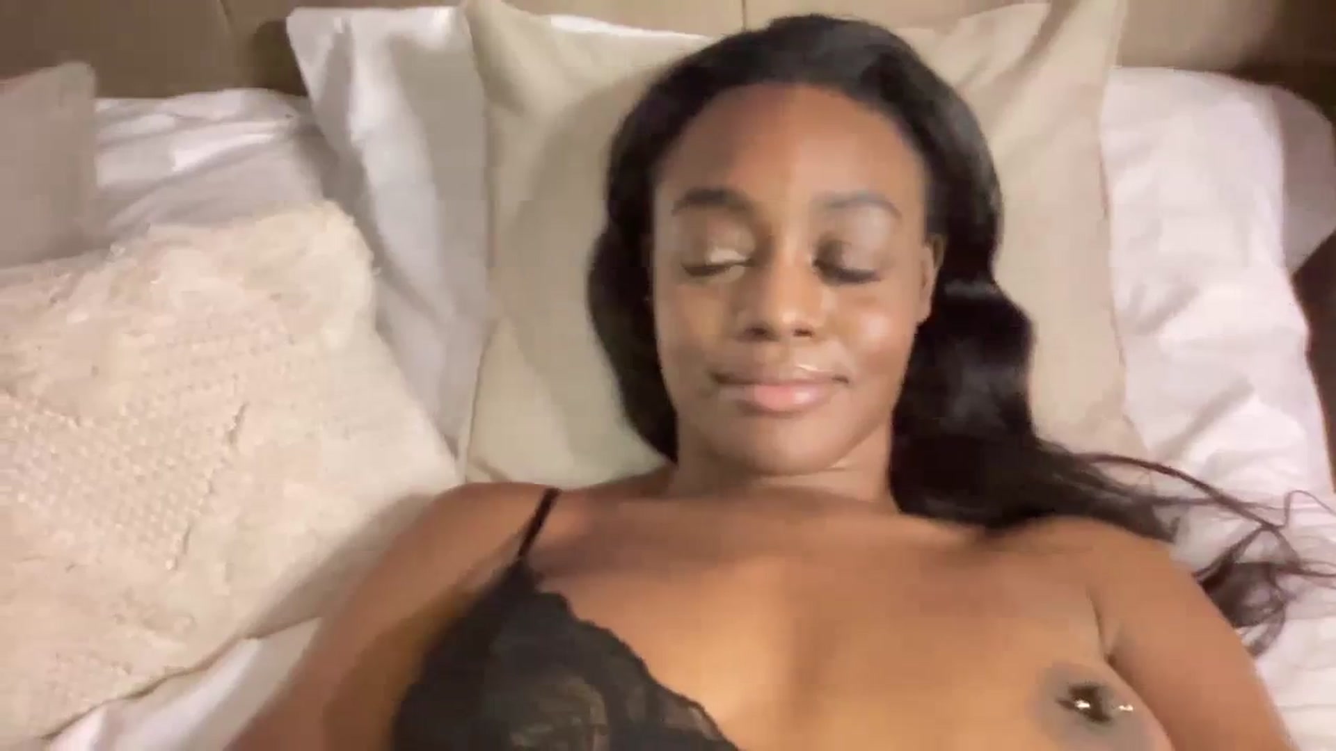 Gallery image thumbnail from SweetXEbony1's myfreecams stream on, 11/14/2023, 02:22 image 2 of 20