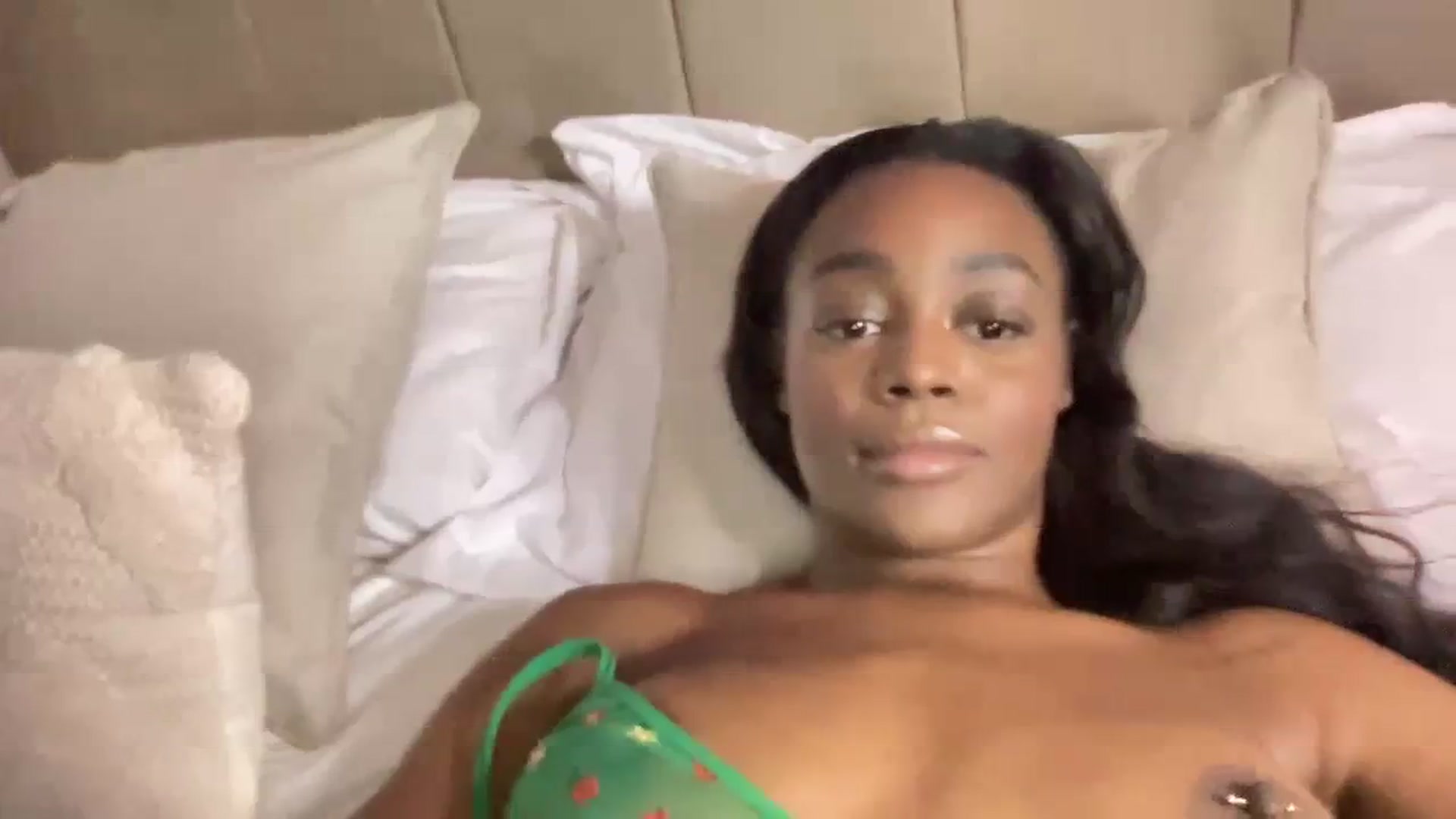 Gallery image thumbnail from SweetXEbony1's myfreecams stream on, 11/15/2023, 03:36 image 15 of 20