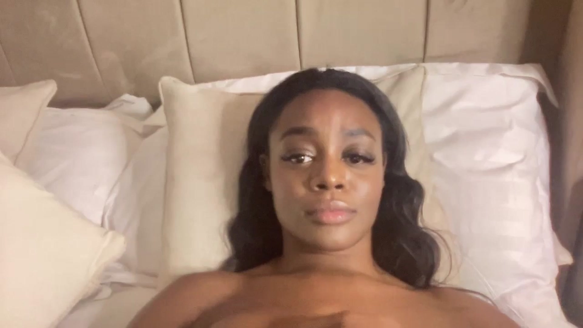 Gallery image thumbnail from SweetXEbony1's myfreecams stream on, 11/30/2023, 04:56 image 13 of 20