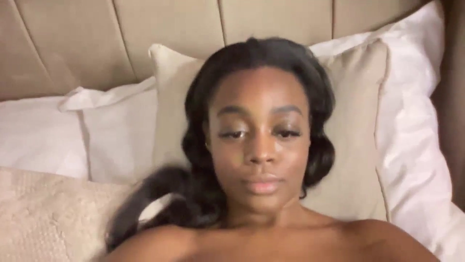 Gallery image thumbnail from SweetXEbony1's myfreecams stream on, 12/06/2023, 23:47 image 12 of 20