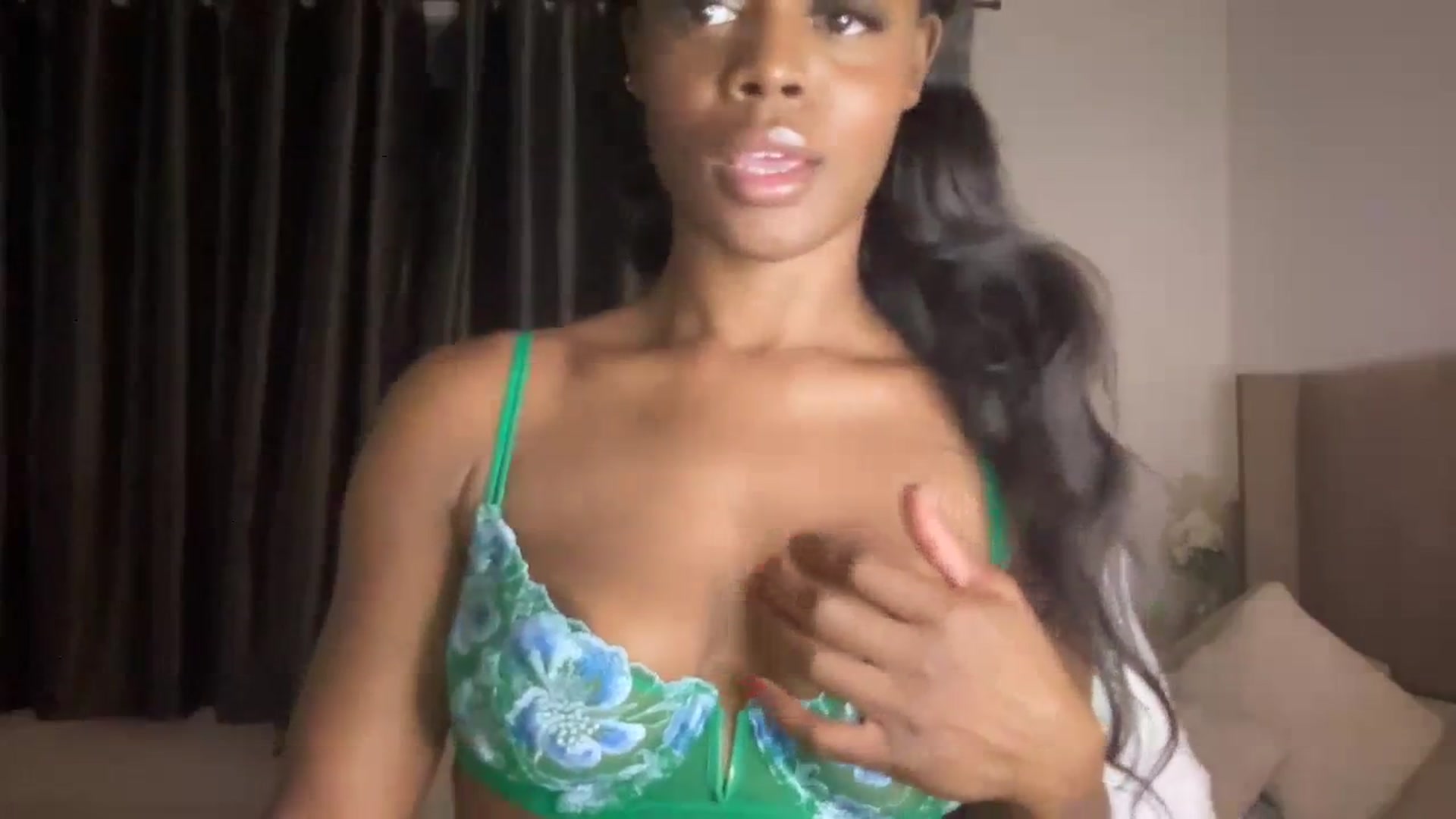 Gallery image thumbnail from SweetXEbony1's myfreecams stream on, 12/07/2023, 02:38 image 12 of 20