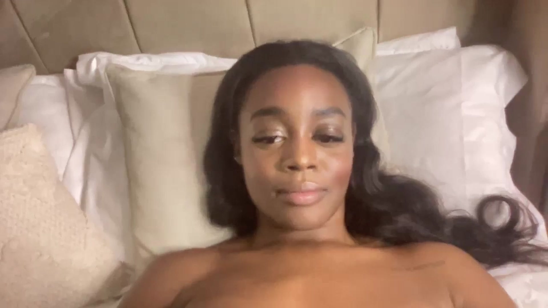Gallery image thumbnail from SweetXEbony1's myfreecams stream on, 12/08/2023, 24:15 image 5 of 20