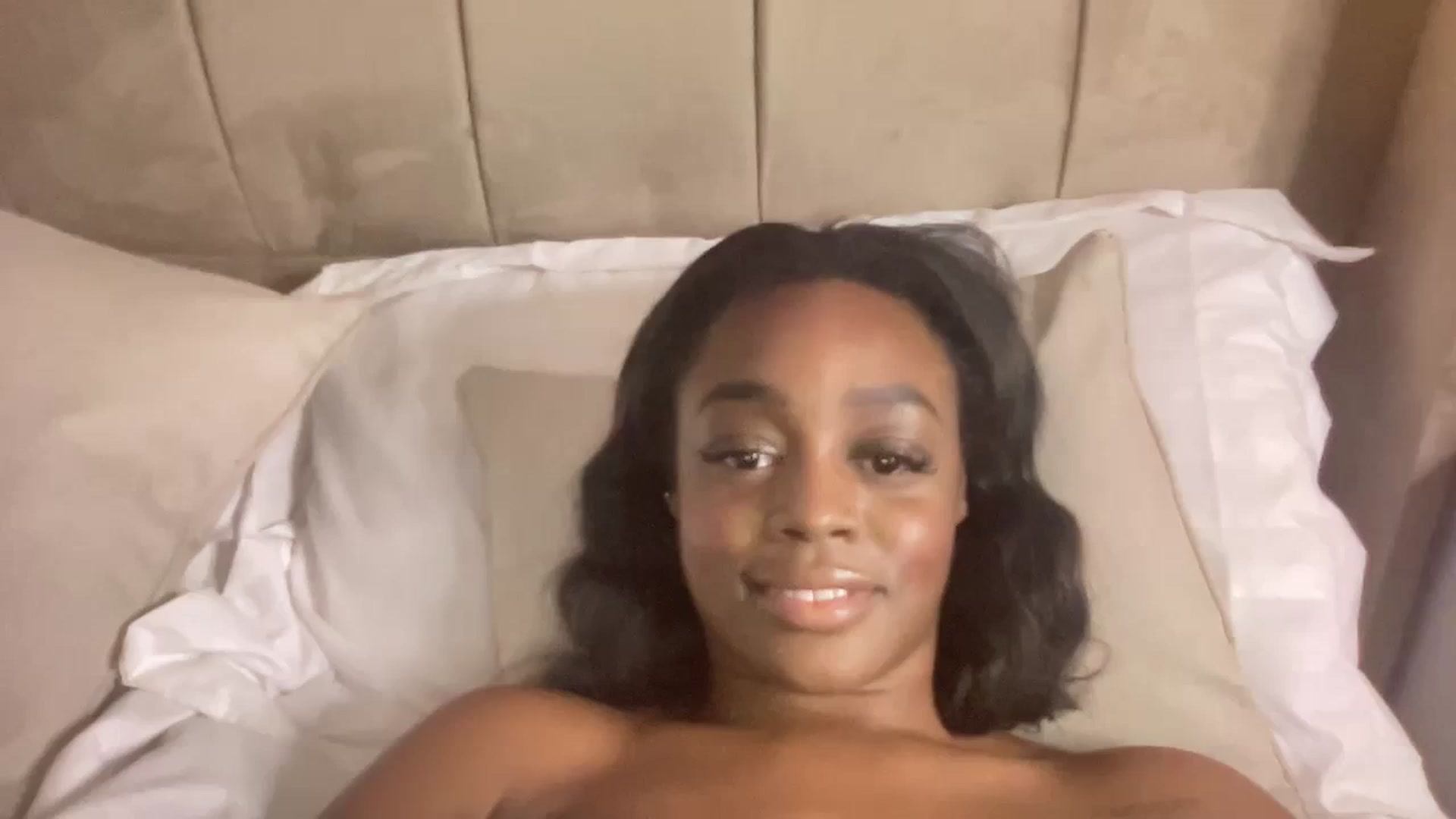 Gallery image thumbnail from SweetXEbony1's myfreecams stream on, 12/12/2023, 02:07 image 1 of 20