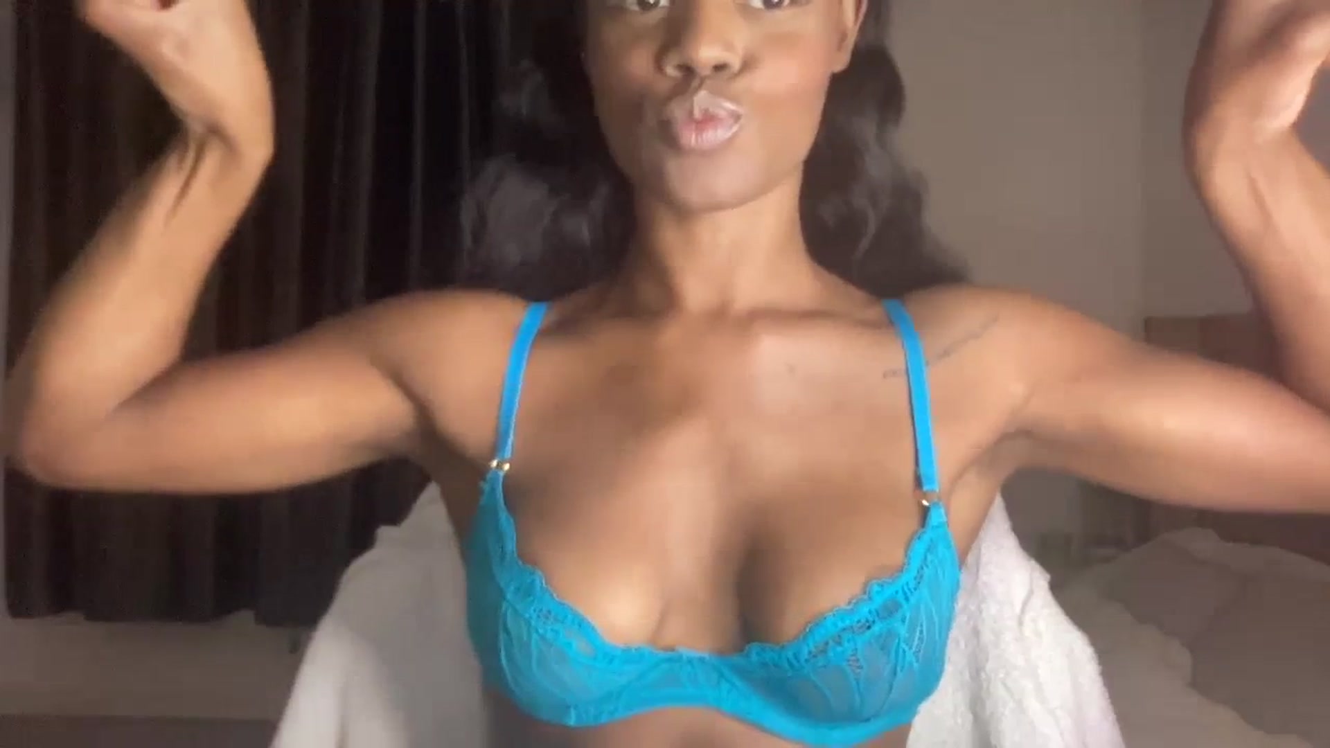 Gallery image thumbnail from SweetXEbony1's myfreecams stream on, 12/13/2023, 21:20 image 2 of 20