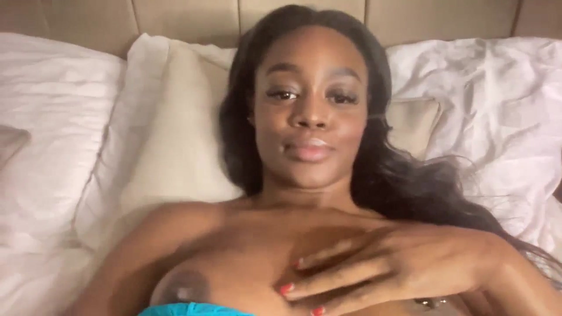 Gallery image thumbnail from SweetXEbony1's myfreecams stream on, 12/14/2023, 24:27 image 17 of 20
