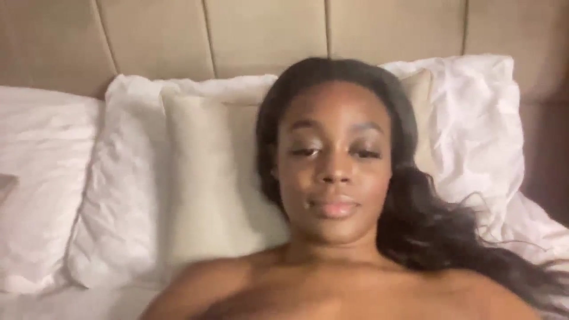 Gallery image thumbnail from SweetXEbony1's myfreecams stream on, 12/14/2023, 02:18 image 19 of 20