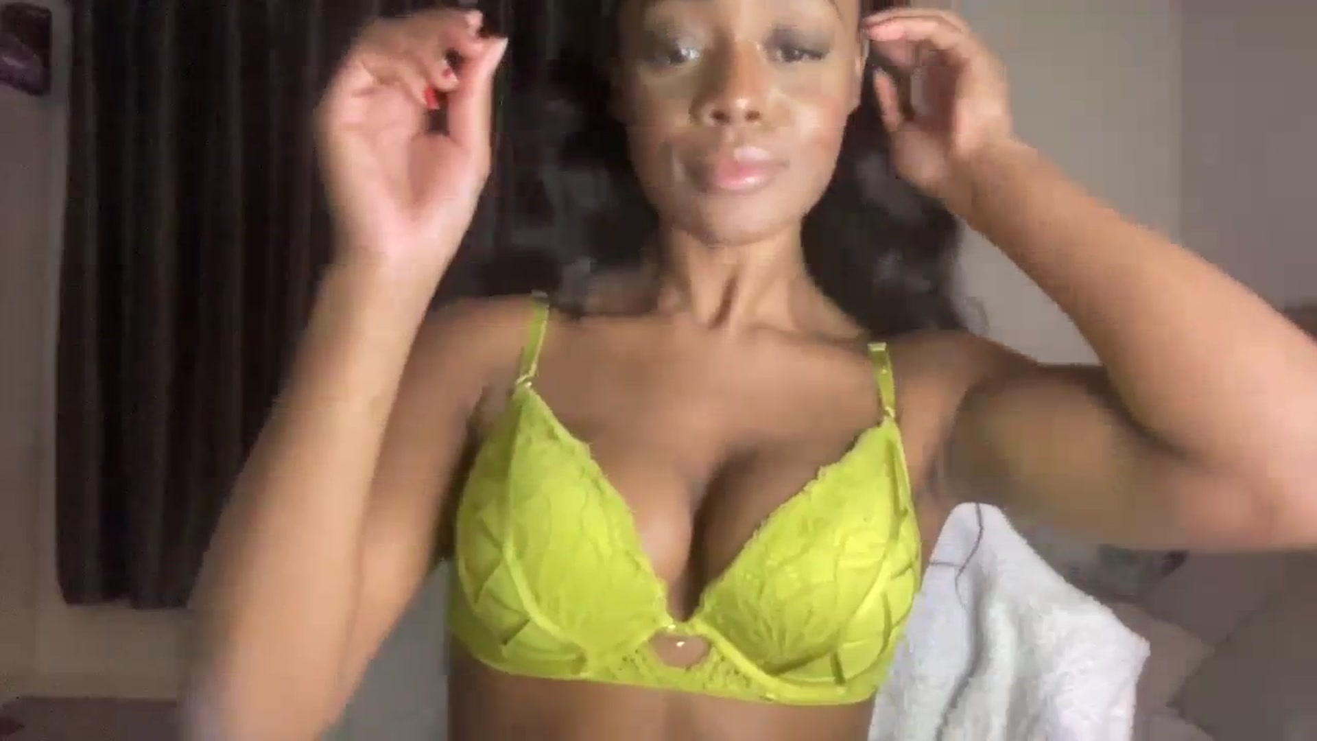 Gallery image thumbnail from SweetXEbony1's myfreecams stream on, 01/01/2024, 22:32 image 10 of 20