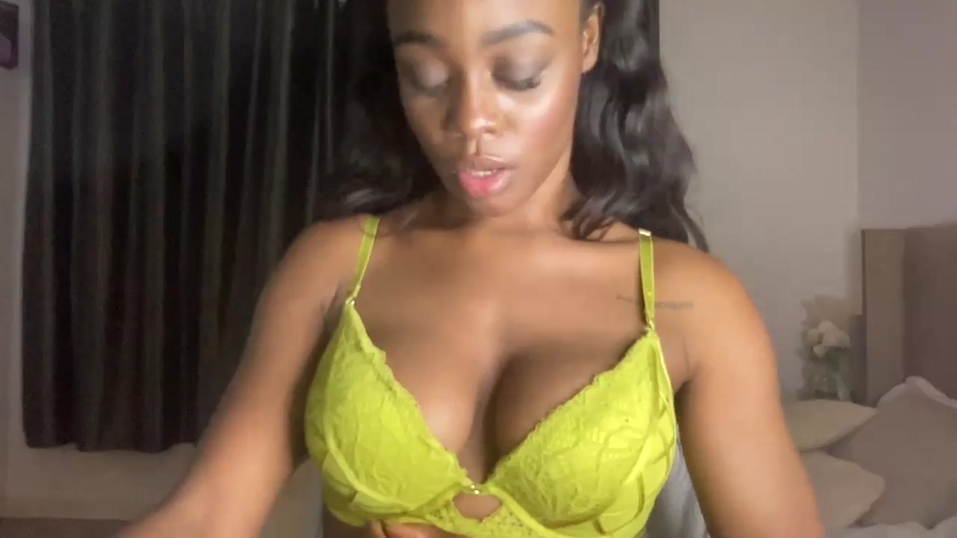 Gallery image thumbnail from SweetXEbony1's myfreecams stream on, 01/02/2024, 05:35 image 11 of 20