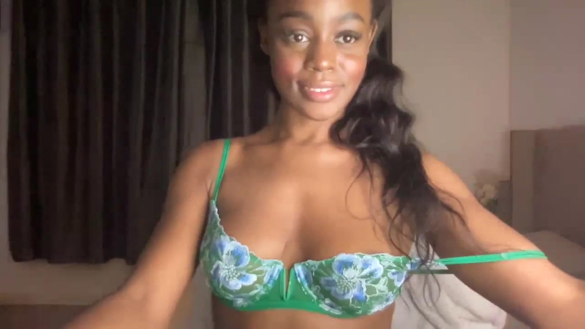Gallery image thumbnail from SweetXEbony1's myfreecams stream on, 01/04/2024, 01:59 image 7 of 20