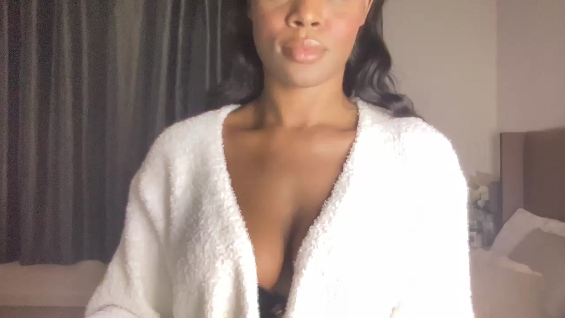 Gallery image thumbnail from SweetXEbony1's myfreecams stream on, 01/12/2024, 01:46 image 18 of 20