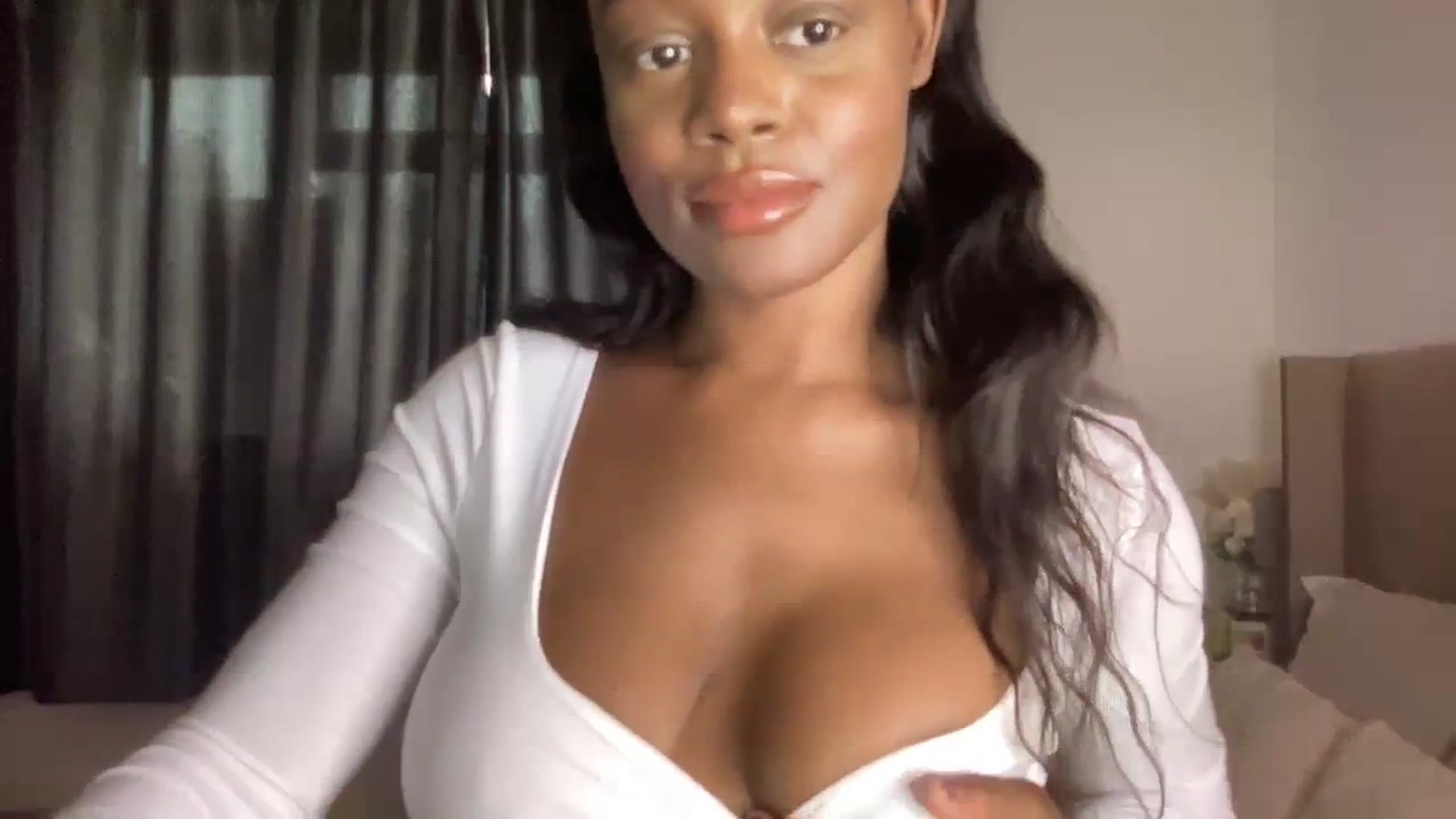 Gallery image thumbnail from SweetXEbony1's myfreecams stream on, 01/25/2024, 13:15 image 8 of 20