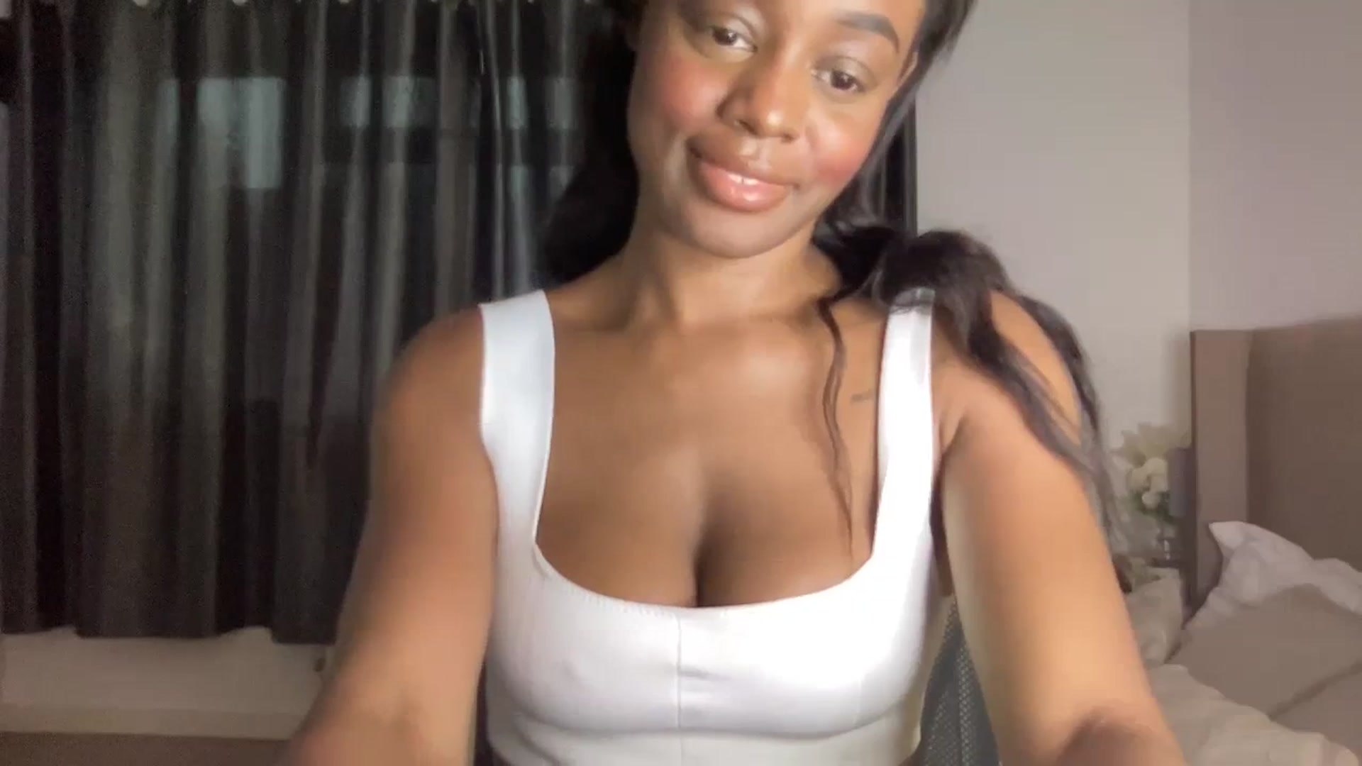 Gallery image thumbnail from SweetXEbony1's myfreecams stream on, 01/30/2024, 14:21 image 4 of 20