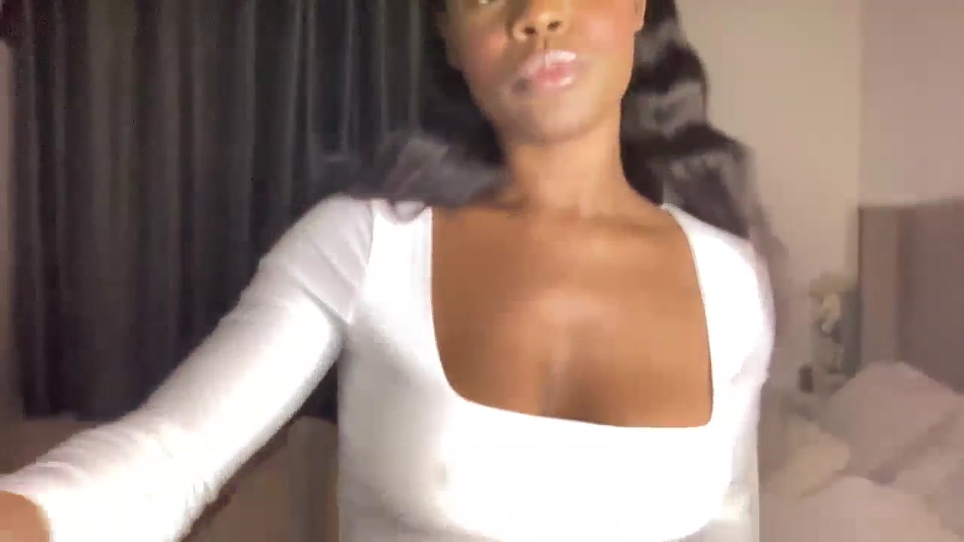 Gallery image thumbnail from SweetXEbony1's myfreecams stream on, 02/06/2024, 19:17 image 10 of 20