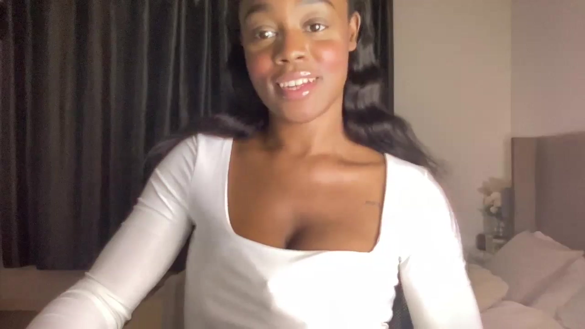 Gallery image thumbnail from SweetXEbony1's myfreecams stream on, 02/06/2024, 19:17 image 3 of 20
