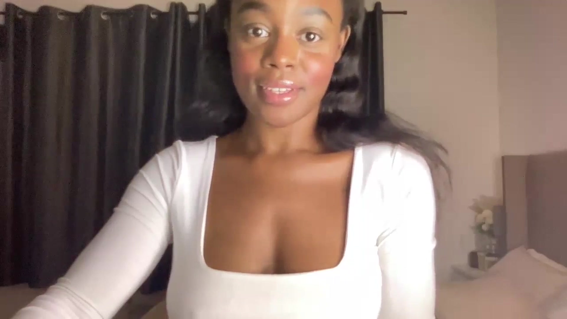 Gallery image thumbnail from SweetXEbony1's myfreecams stream on, 02/06/2024, 22:39 image 10 of 20