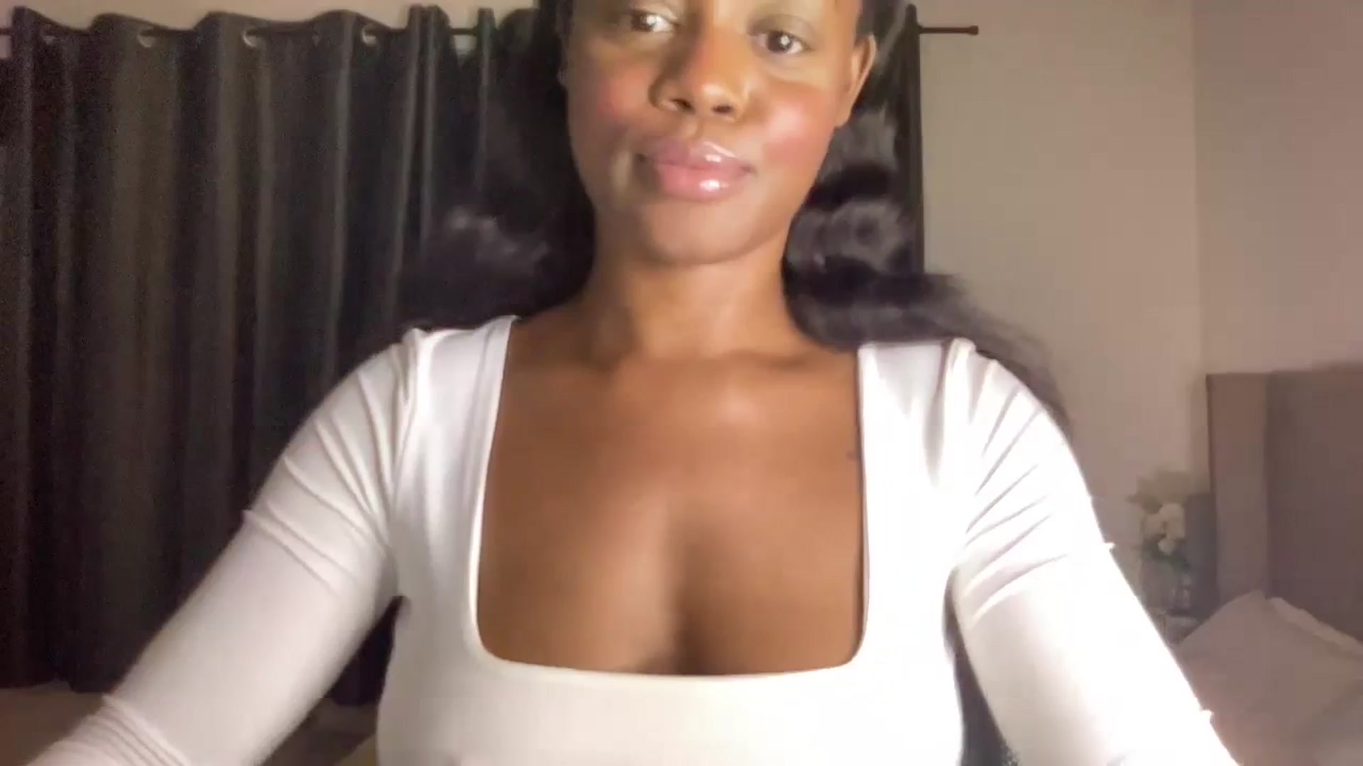 Gallery image thumbnail from SweetXEbony1's myfreecams stream on, 02/06/2024, 22:39 image 4 of 20