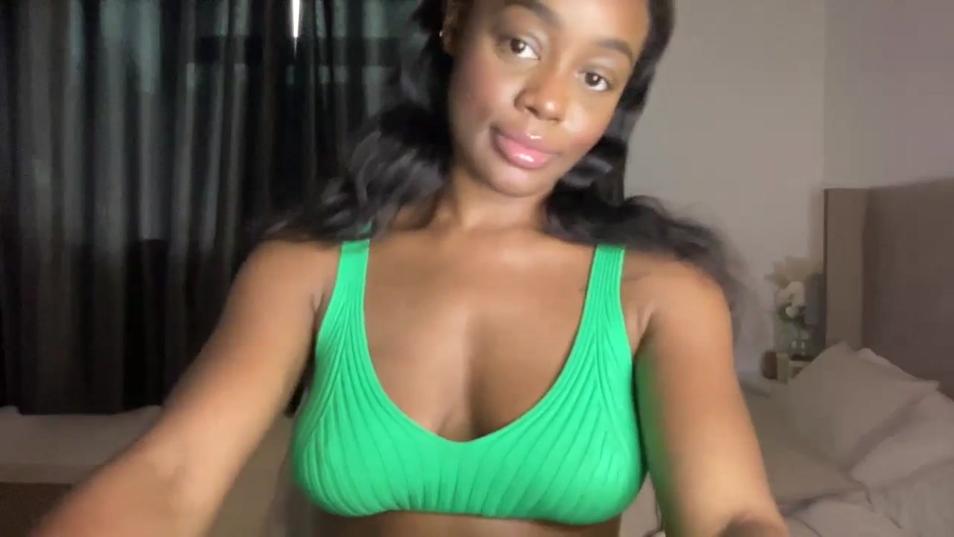 Gallery image thumbnail from SweetXEbony1's myfreecams stream on, 02/07/2024, 16:37 image 4 of 20
