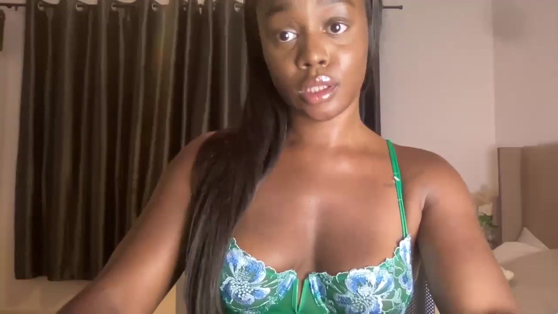 Gallery image thumbnail from SweetXEbony1's myfreecams stream on, 06/06/2024, 22:46 image 7 of 20