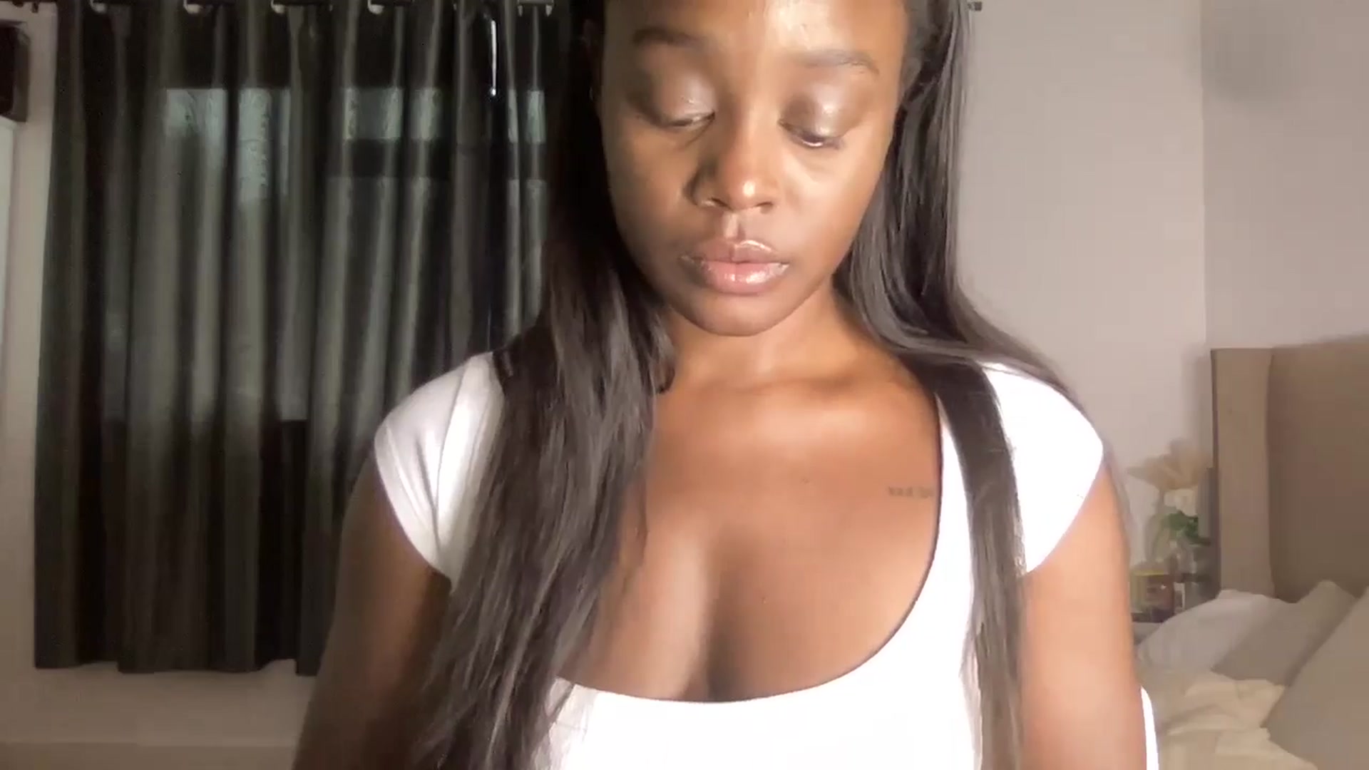 Gallery image thumbnail from SweetXEbony1's myfreecams stream on, 08/15/2024, 16:36 image 9 of 20