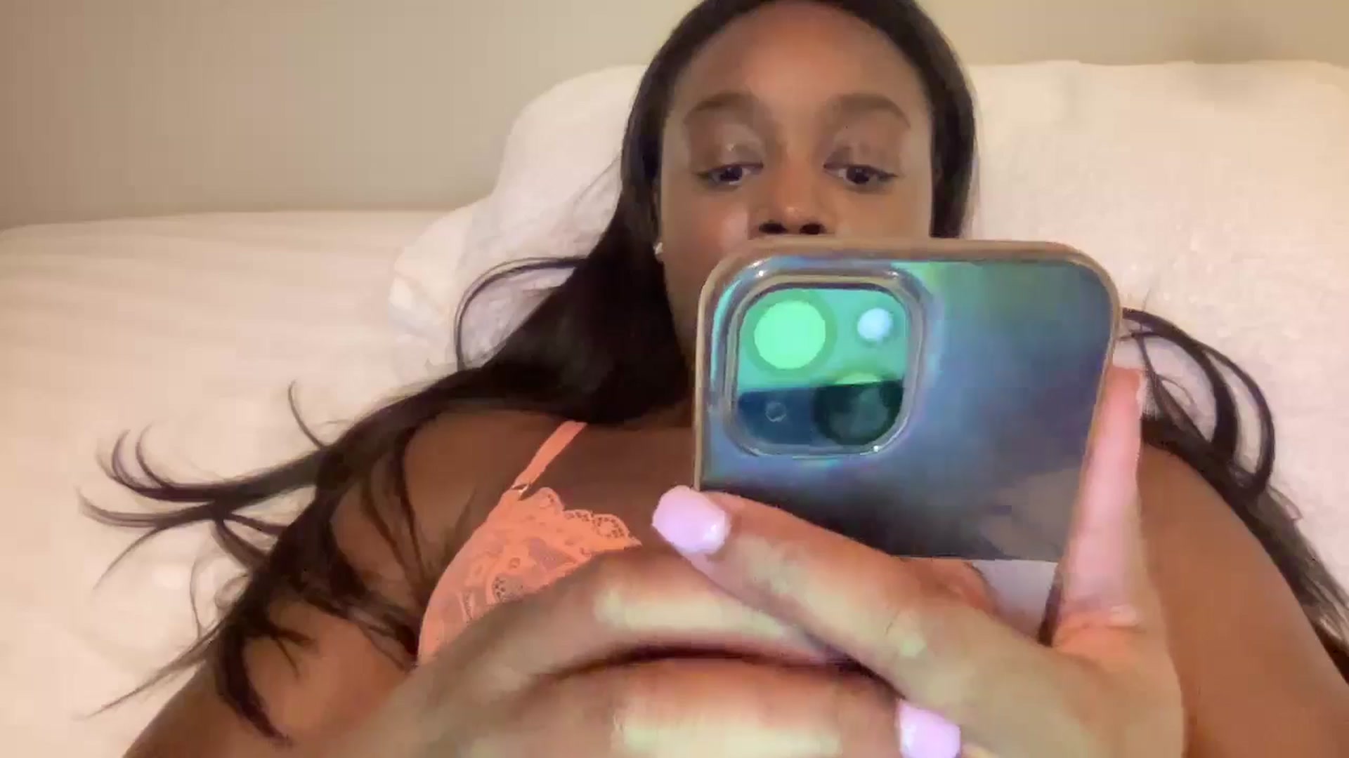Gallery image thumbnail from SweetXEbony1's myfreecams stream on, 10/18/2024, 11:10 image 9 of 20