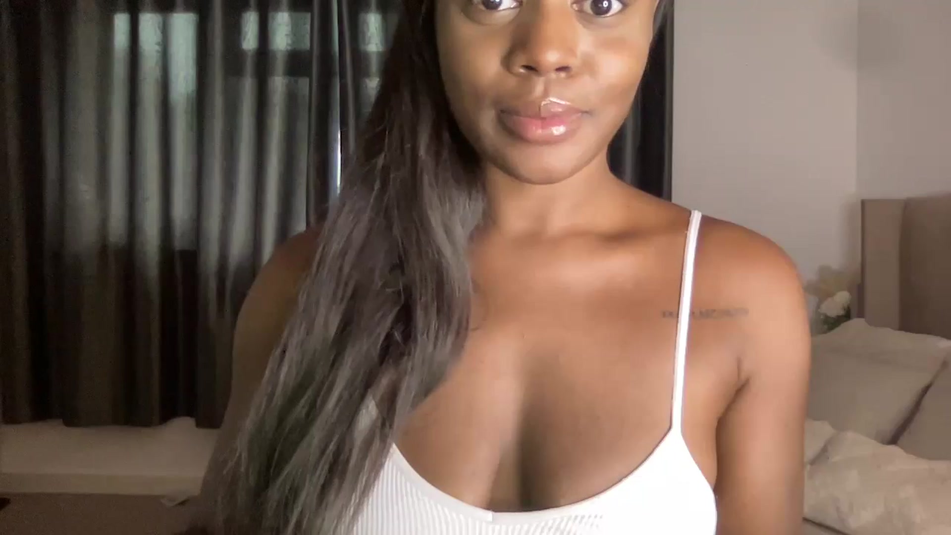 Gallery image thumbnail from SweetXEbony1's myfreecams stream on, 10/21/2024, 08:22 image 17 of 20