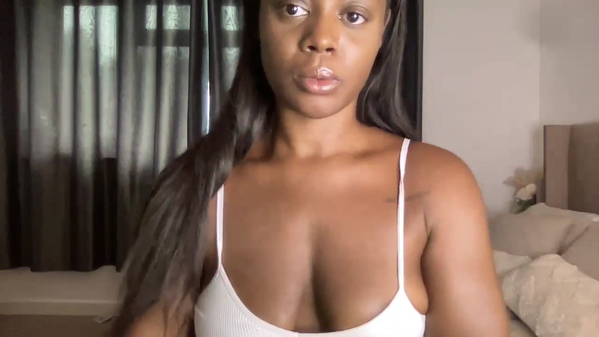 Gallery image thumbnail from SweetXEbony1's myfreecams stream on, 10/21/2024, 12:06 image 17 of 20