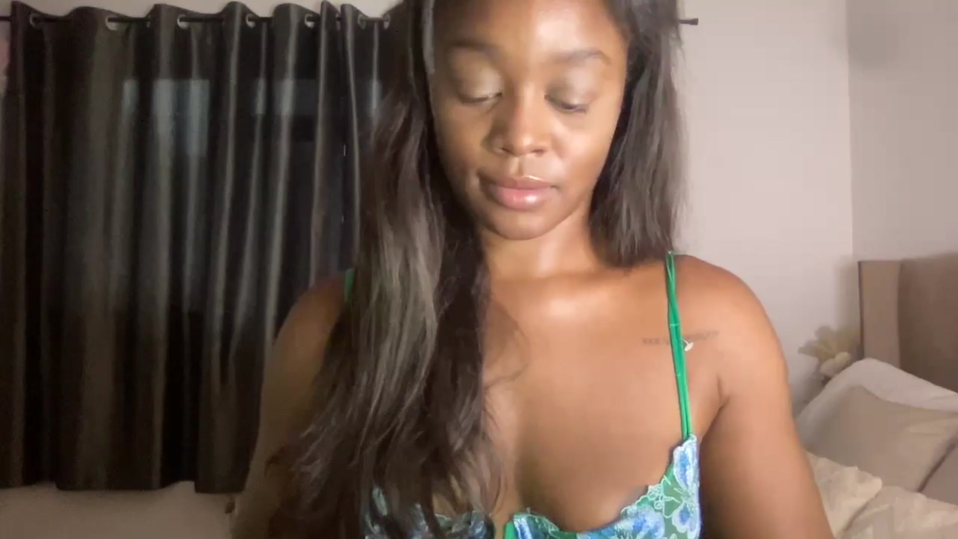 Gallery image thumbnail from SweetXEbony1's myfreecams stream on, 10/30/2024, 08:19 image 17 of 20