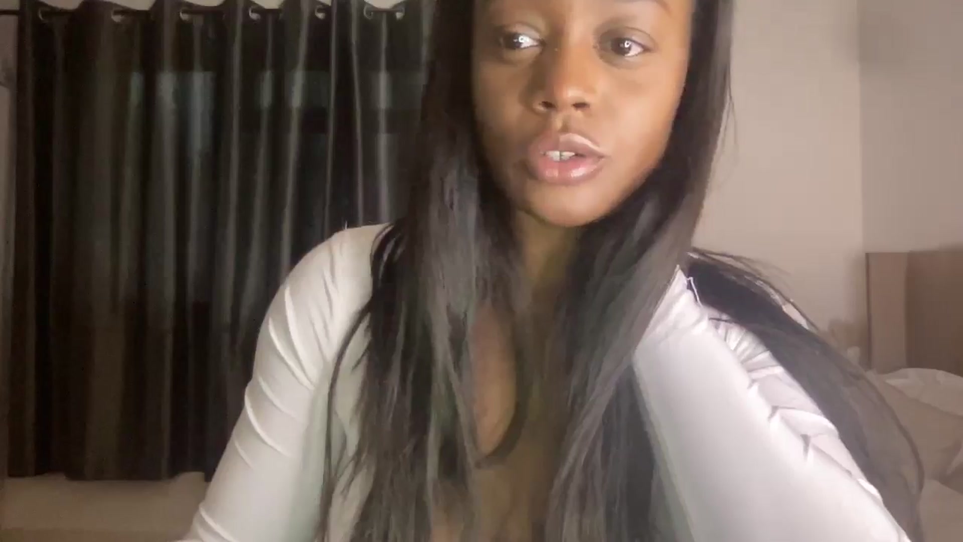 Gallery image thumbnail from SweetXEbony1's myfreecams stream on, 12/04/2024, 14:42 image 16 of 20