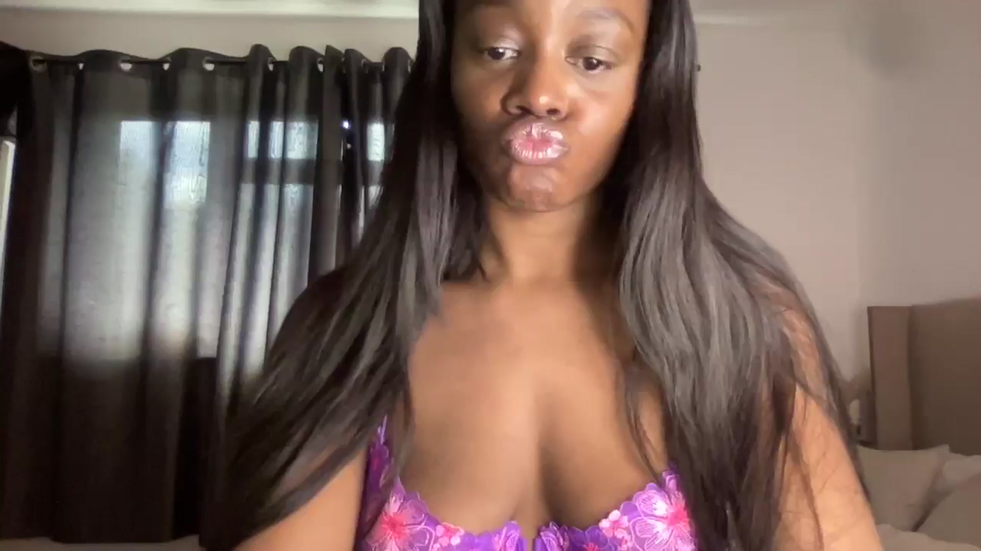 Gallery image thumbnail from SweetXEbony1's myfreecams stream on, 03/28/2025, 12:23 image 2 of 20