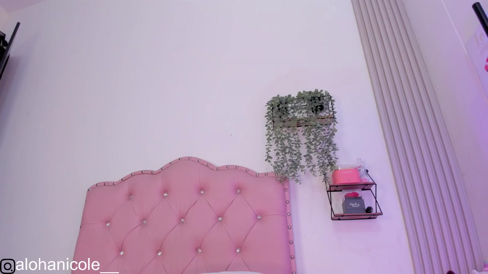 Gallery image thumbnail from Sweet_Karen_'s myfreecams stream on, 04/17/2025, 13:42 image 15 of 20