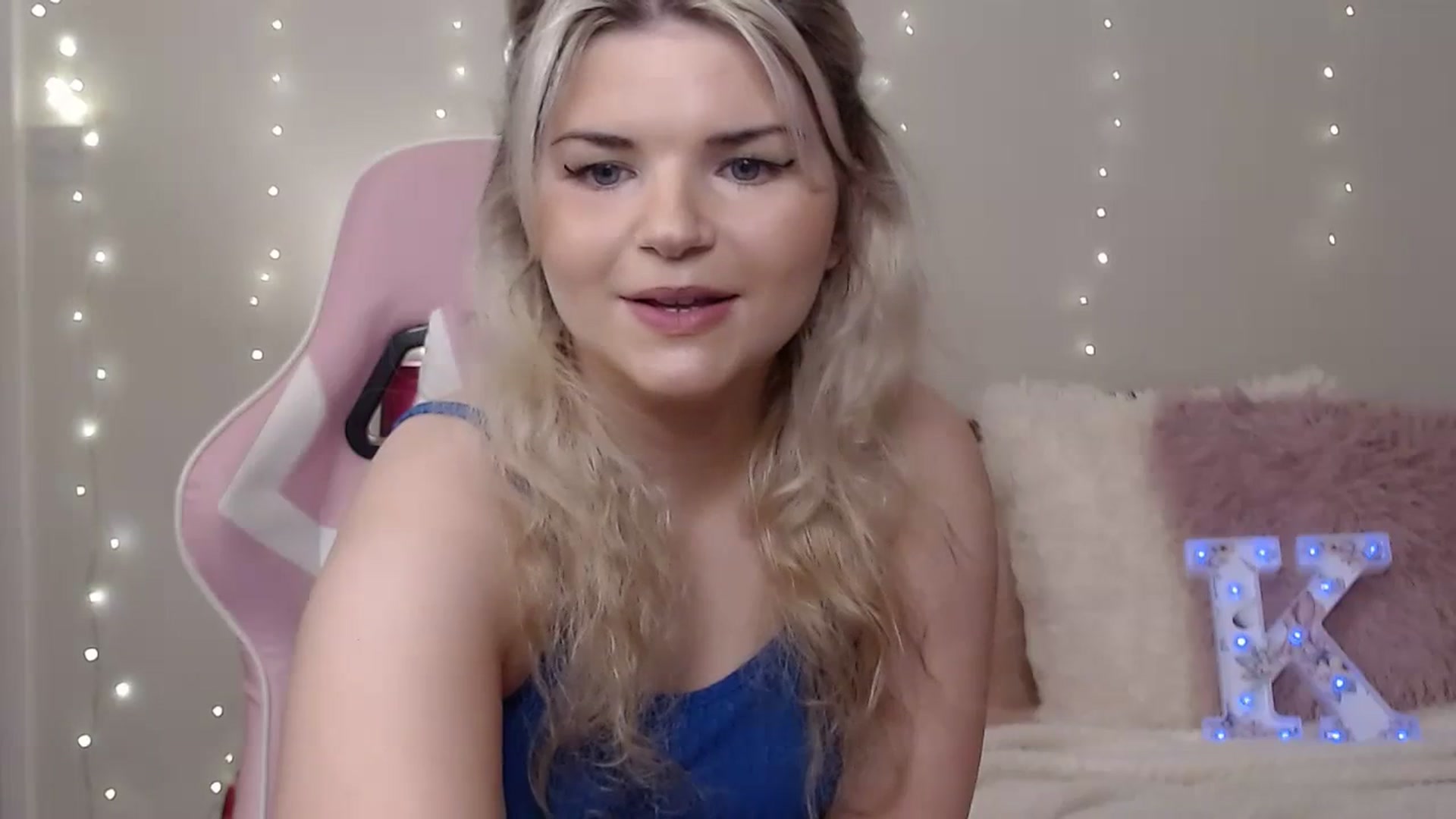 Gallery image thumbnail from Sweet_Kim's myfreecams stream on, 07/25/2023, 07:36 image 8 of 20
