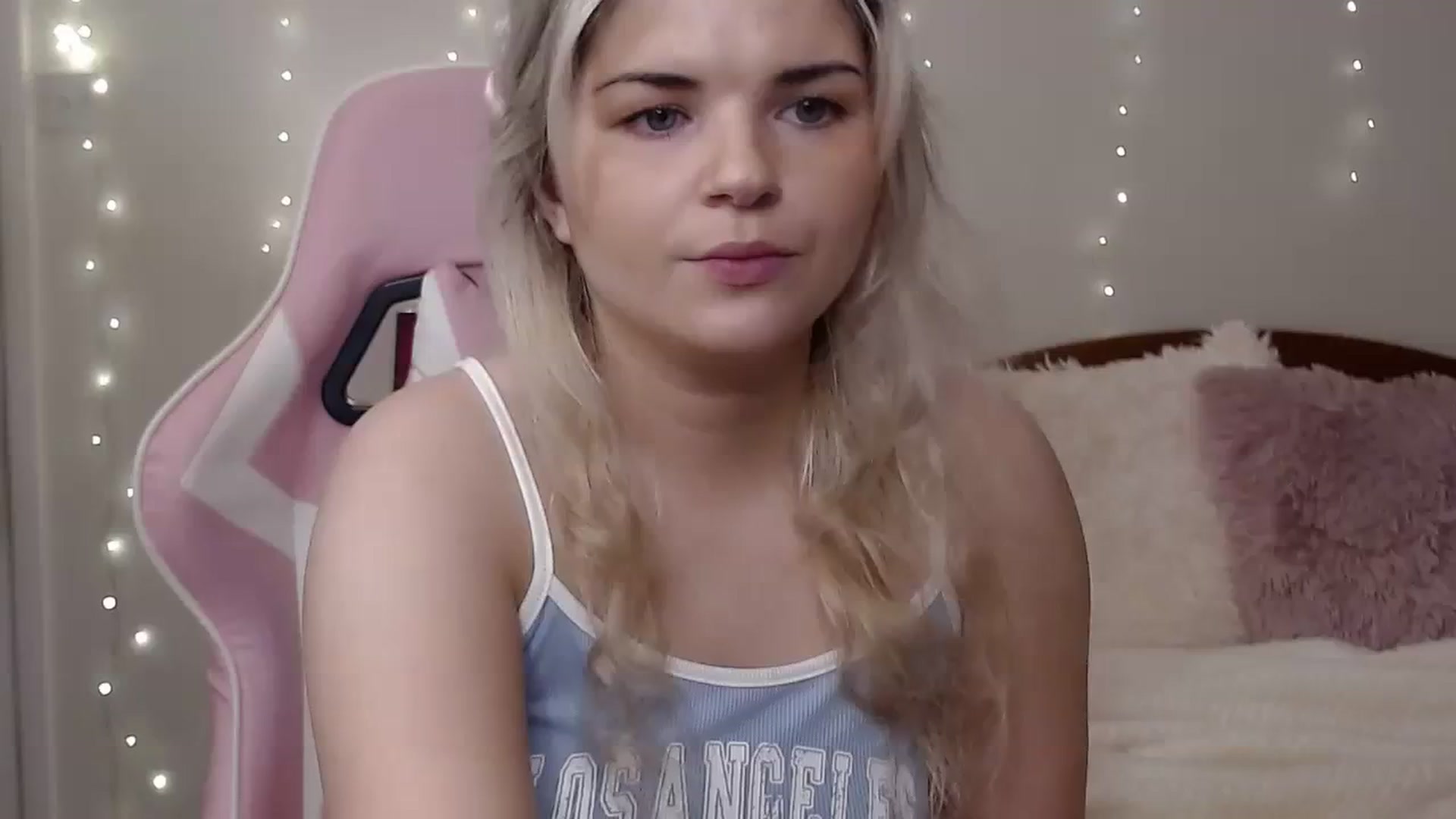 Gallery image thumbnail from Sweet_Kim's myfreecams stream on, 07/26/2023, 08:53 image 1 of 20