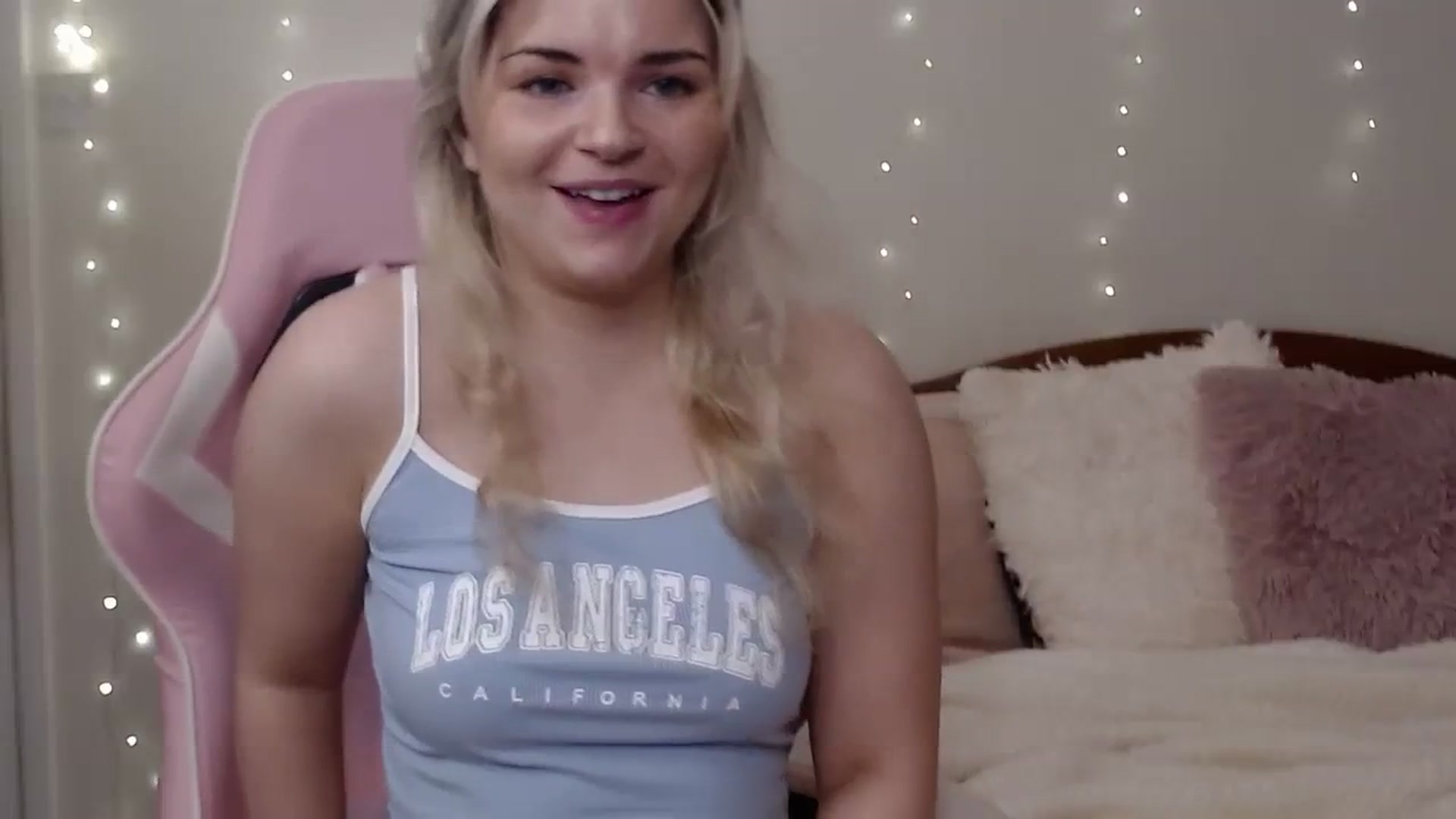 Gallery image thumbnail from Sweet_Kim's myfreecams stream on, 07/26/2023, 08:53 image 7 of 20