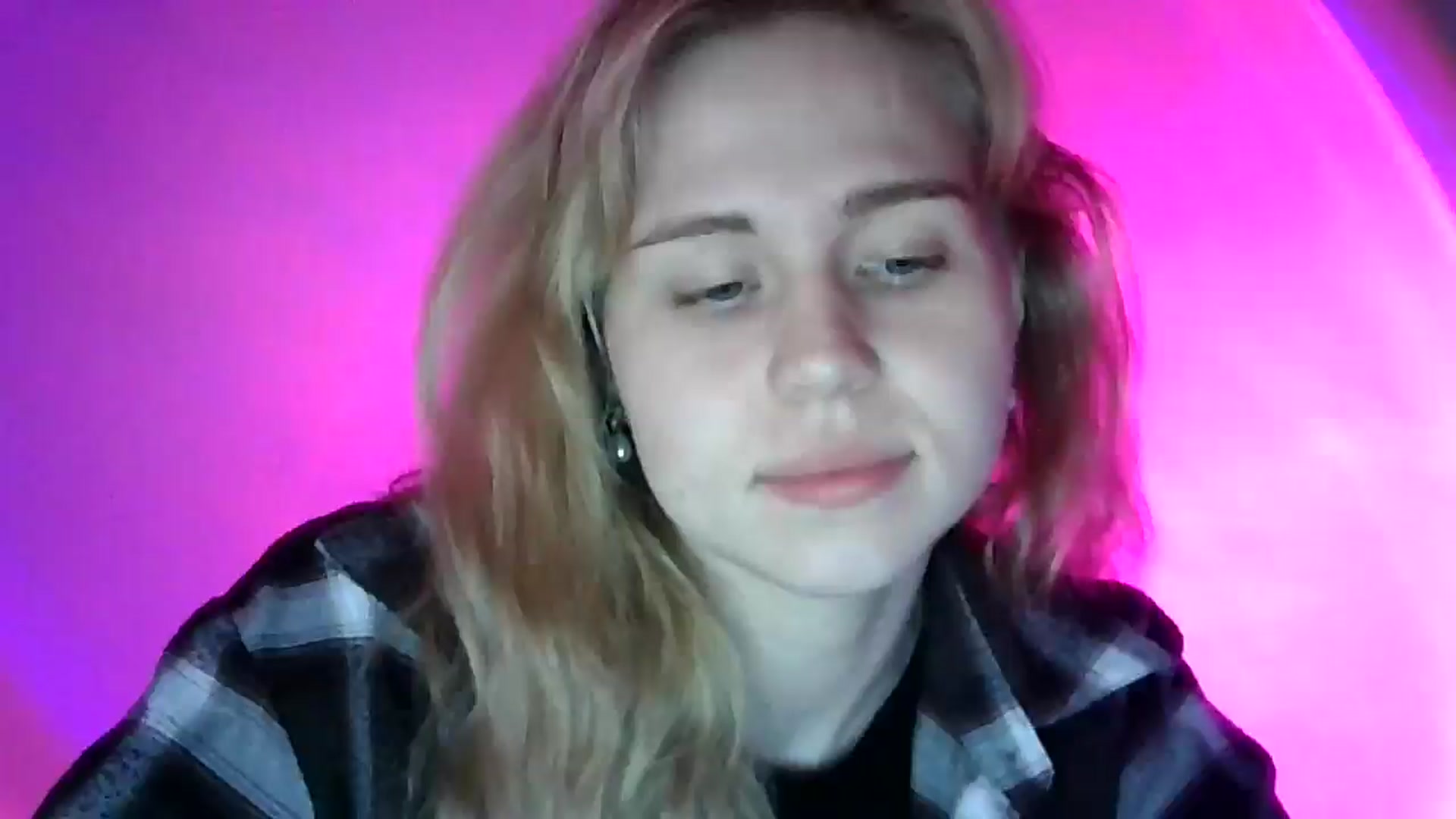 Gallery image thumbnail from Sweet_Lipsss_'s myfreecams stream on, 04/17/2025, 18:07 image 4 of 20