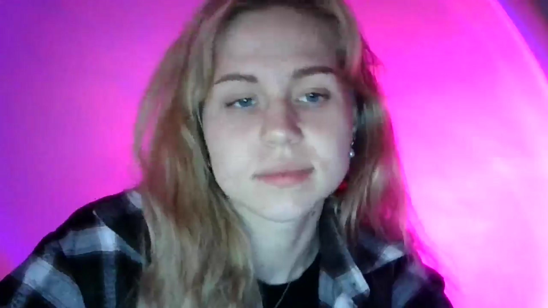 Gallery image thumbnail from Sweet_Lipsss_'s myfreecams stream on, 04/17/2025, 18:07 image 12 of 20